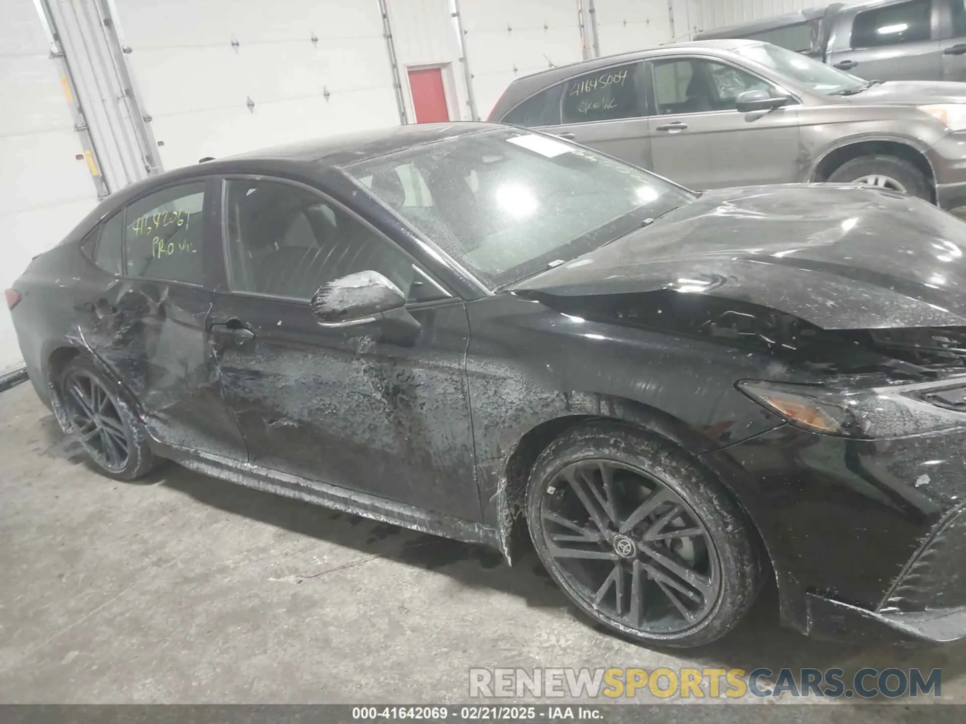 6 Фотография поврежденного автомобиля 4T1DBADK3SU509830 TOYOTA CAMRY 2025