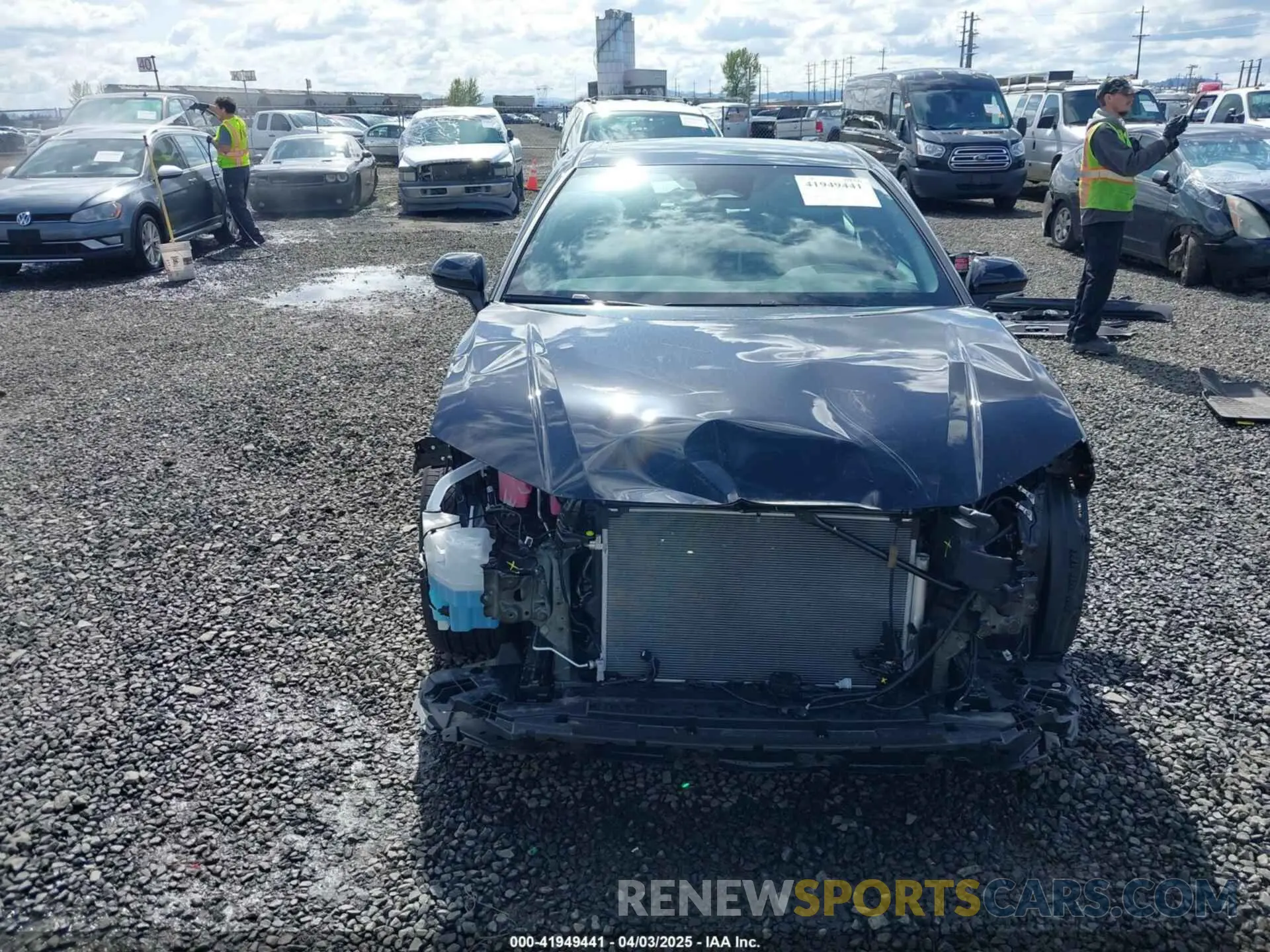 13 Фотография поврежденного автомобиля 4T1DBADK4SU011099 TOYOTA CAMRY 2025