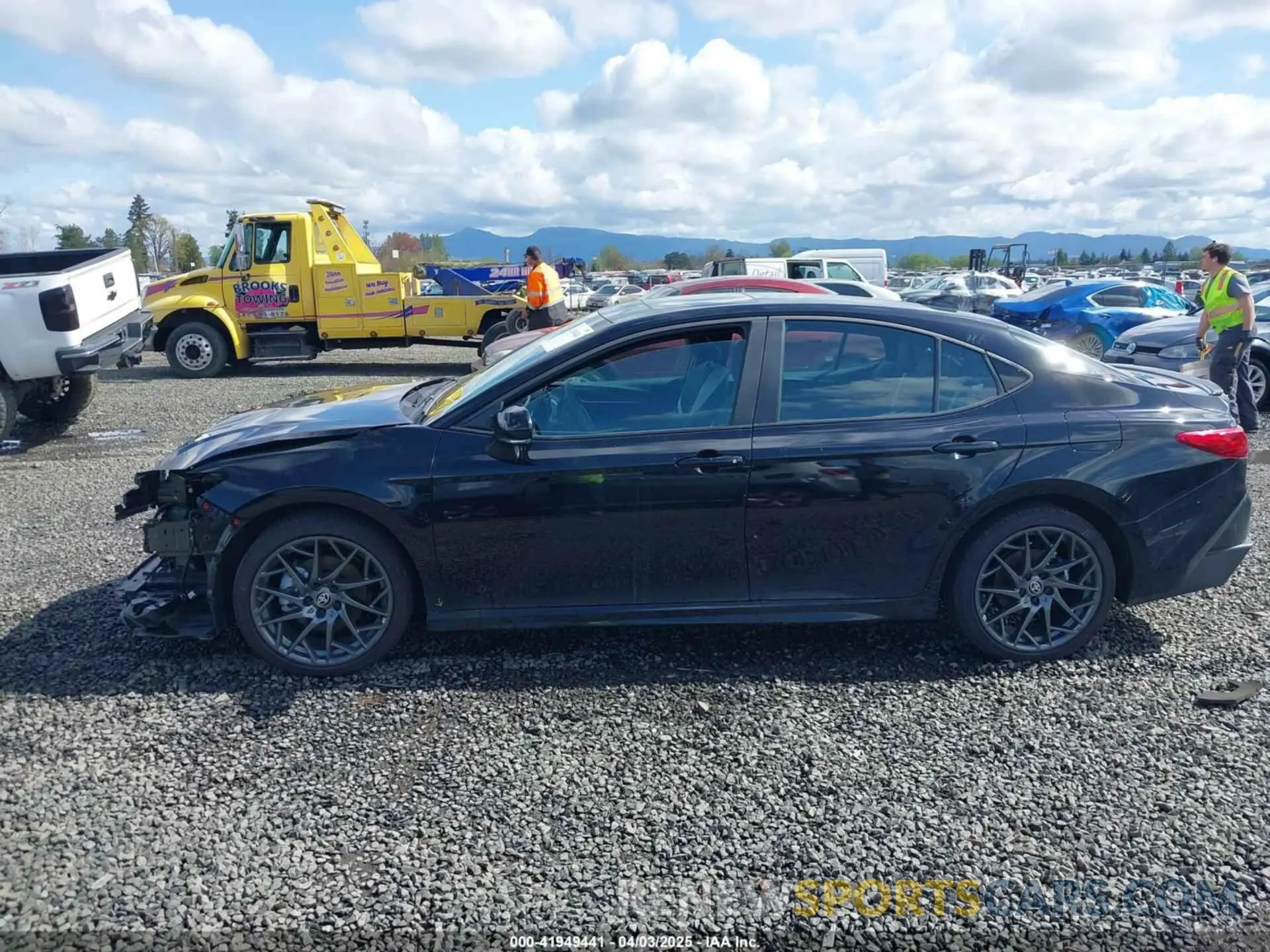 15 Фотография поврежденного автомобиля 4T1DBADK4SU011099 TOYOTA CAMRY 2025