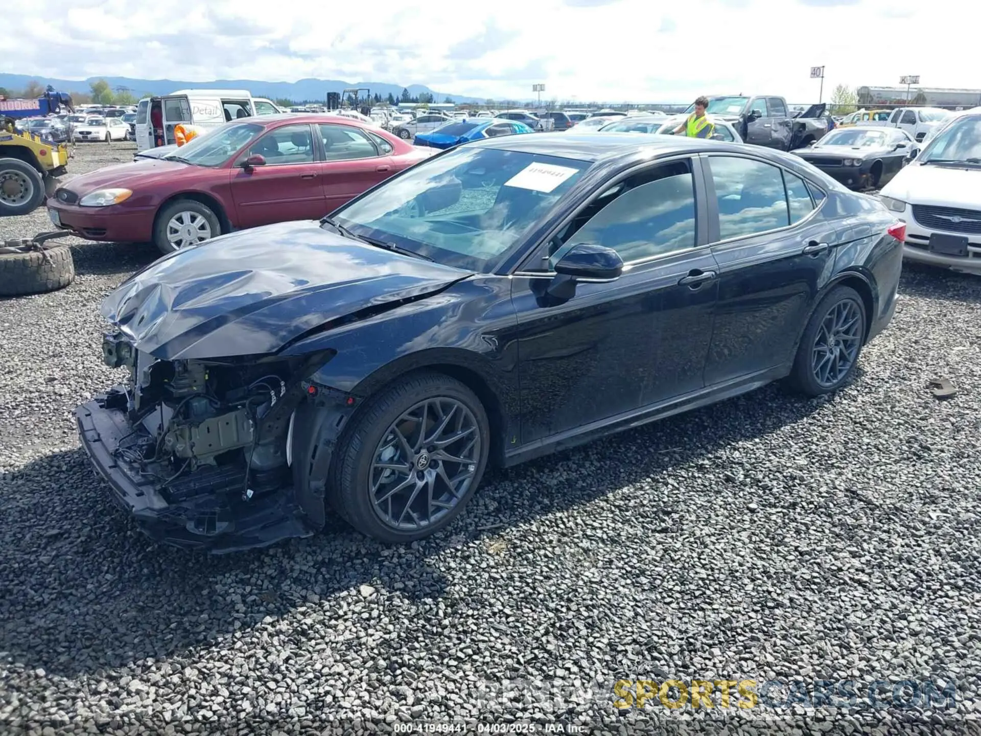 2 Фотография поврежденного автомобиля 4T1DBADK4SU011099 TOYOTA CAMRY 2025