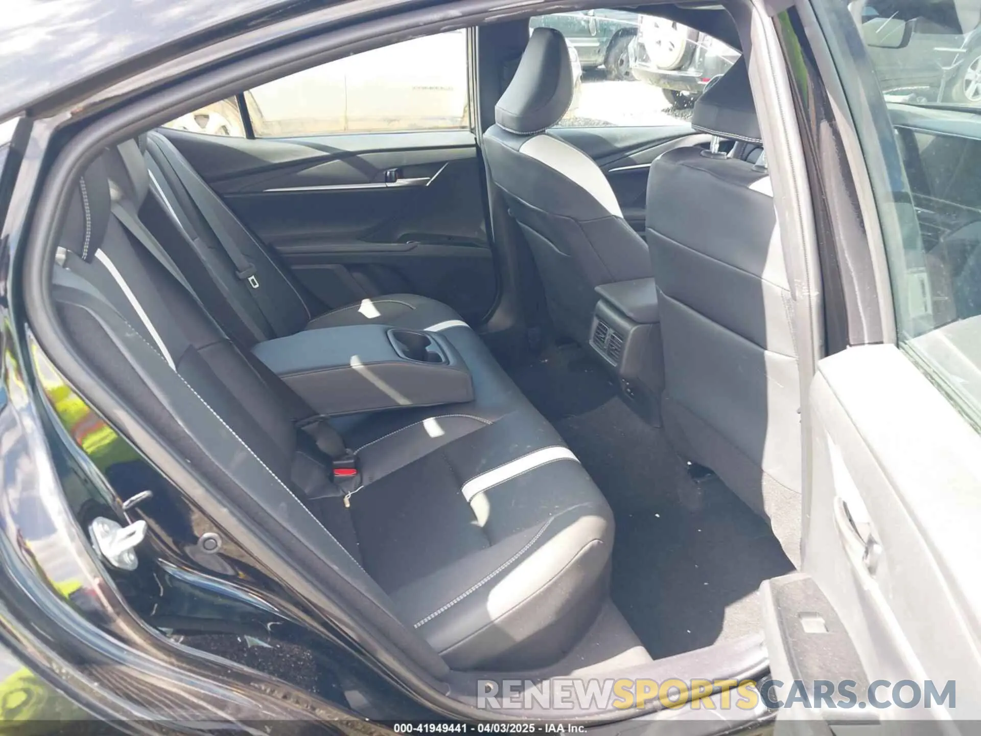 8 Фотография поврежденного автомобиля 4T1DBADK4SU011099 TOYOTA CAMRY 2025