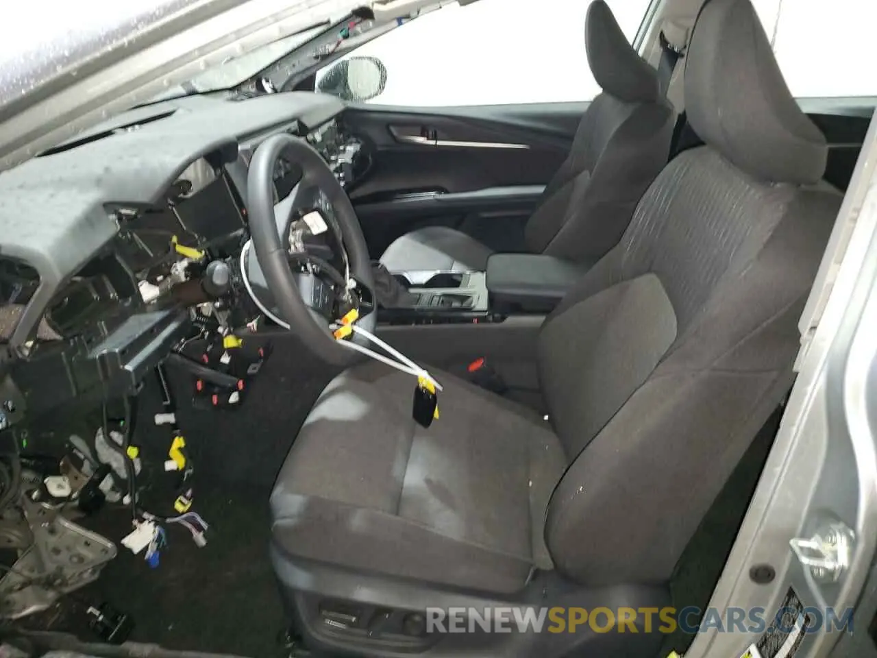 7 Фотография поврежденного автомобиля 4T1DBADK4SU011300 TOYOTA CAMRY 2025