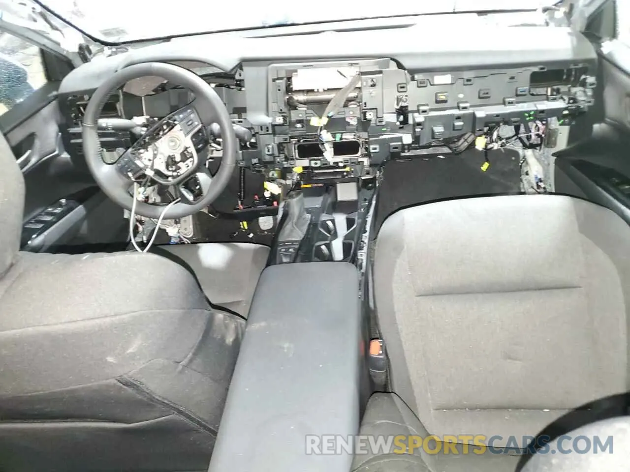 8 Фотография поврежденного автомобиля 4T1DBADK4SU011300 TOYOTA CAMRY 2025