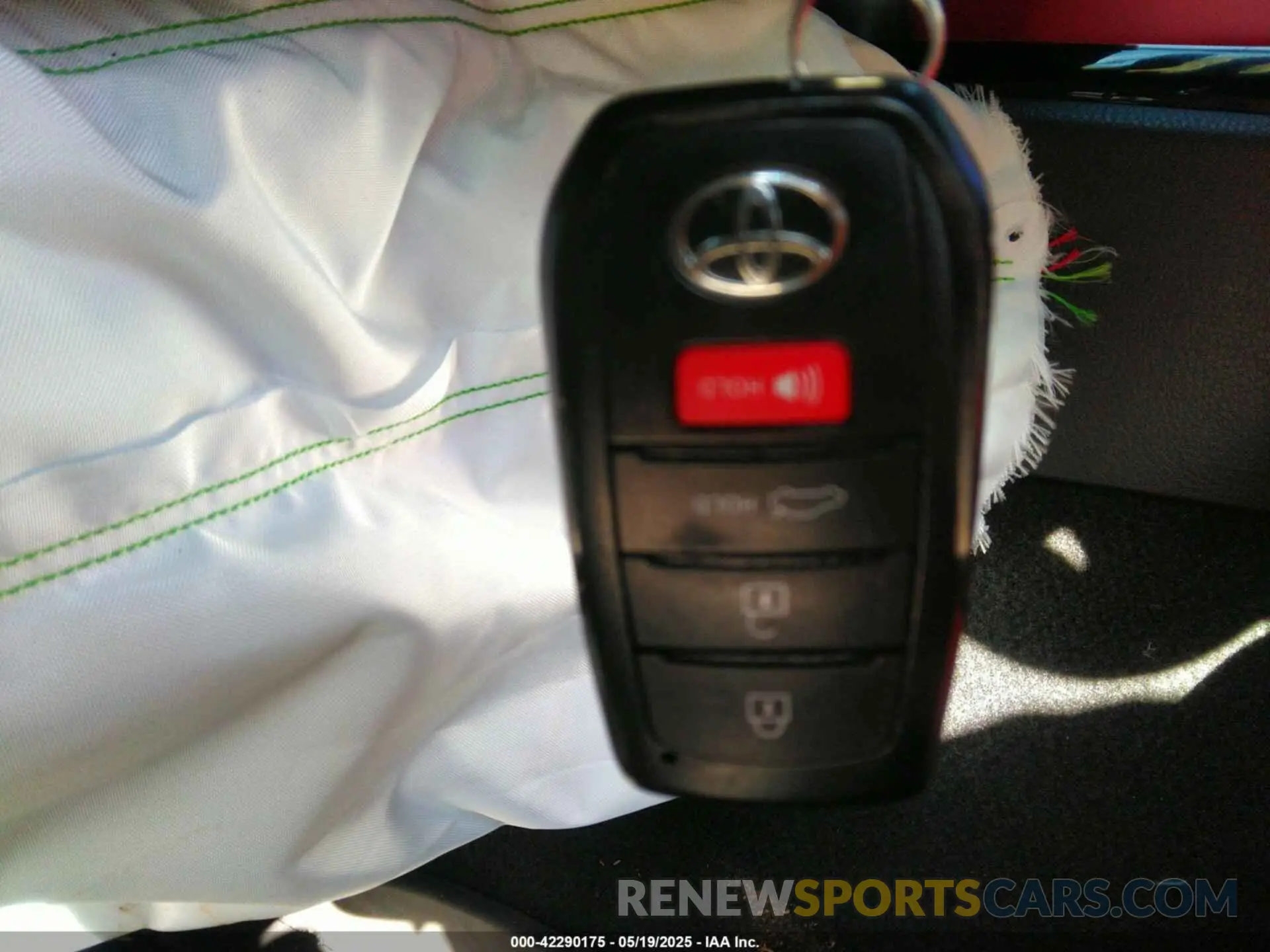 11 Photograph of a damaged car 4T1DBADK4SU013192 TOYOTA CAMRY 2025