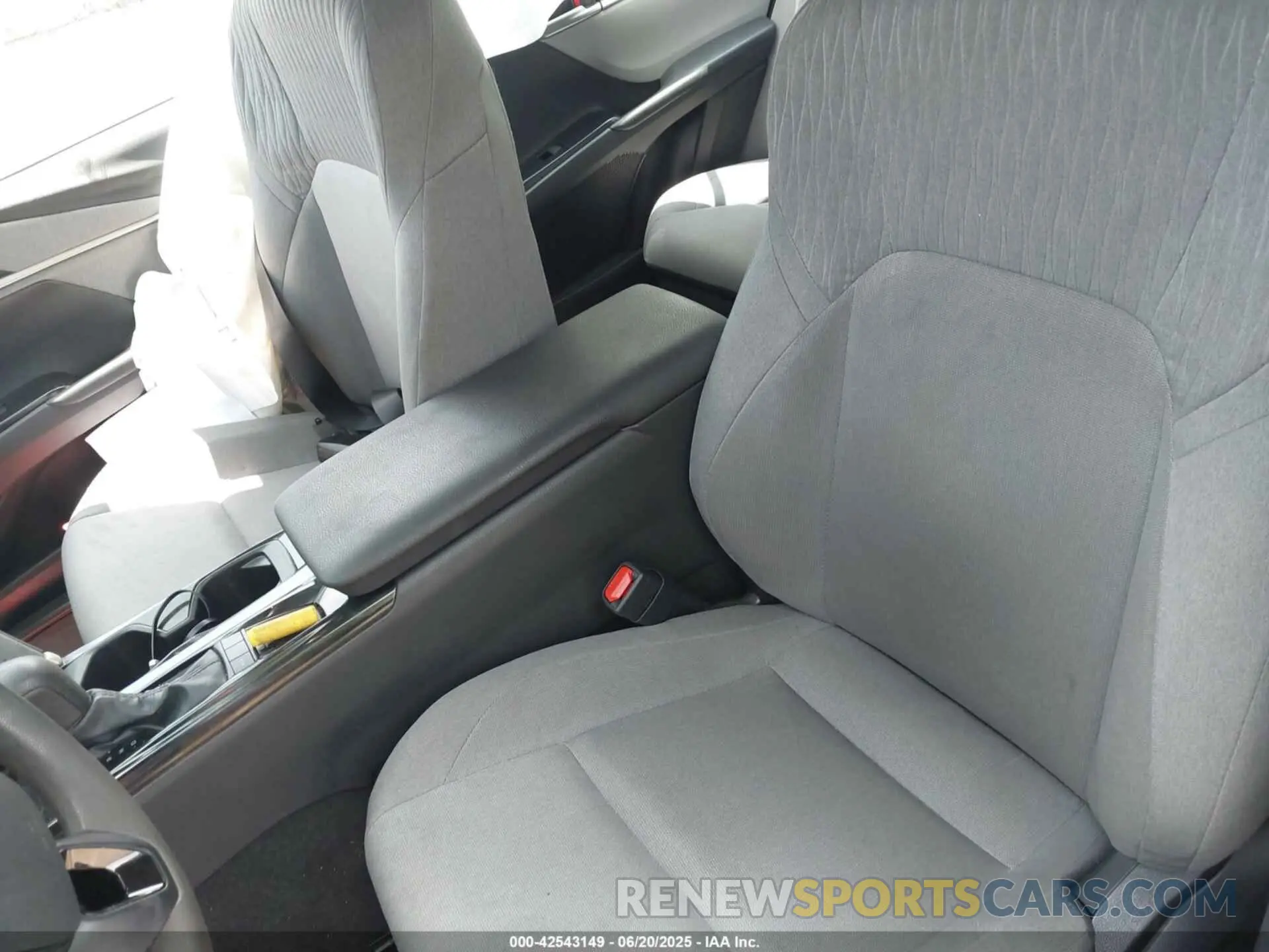 5 Фотография поврежденного автомобиля 4T1DBADK4SU509576 TOYOTA CAMRY 2025