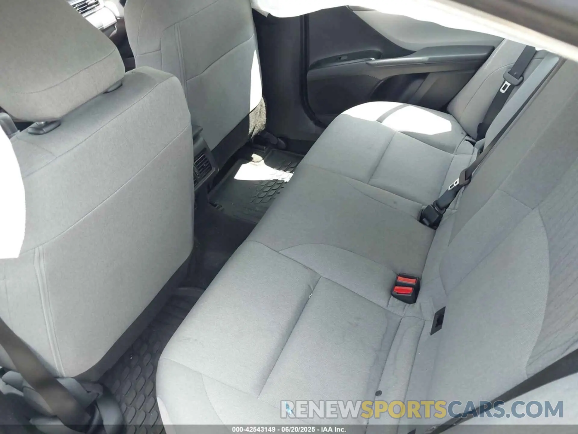 8 Фотография поврежденного автомобиля 4T1DBADK4SU509576 TOYOTA CAMRY 2025