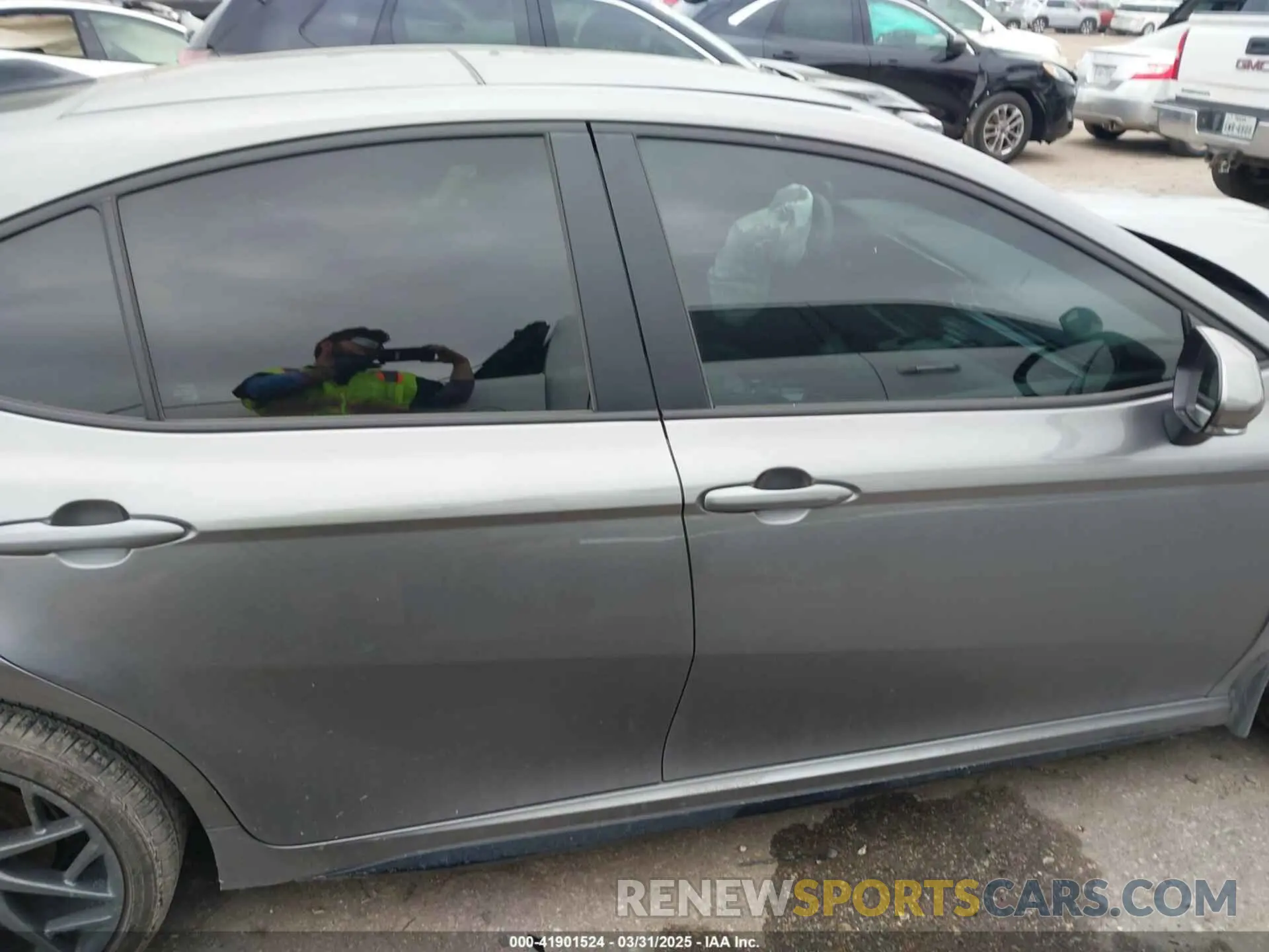 14 Photograph of a damaged car 4T1DBADK4SU514096 TOYOTA CAMRY 2025