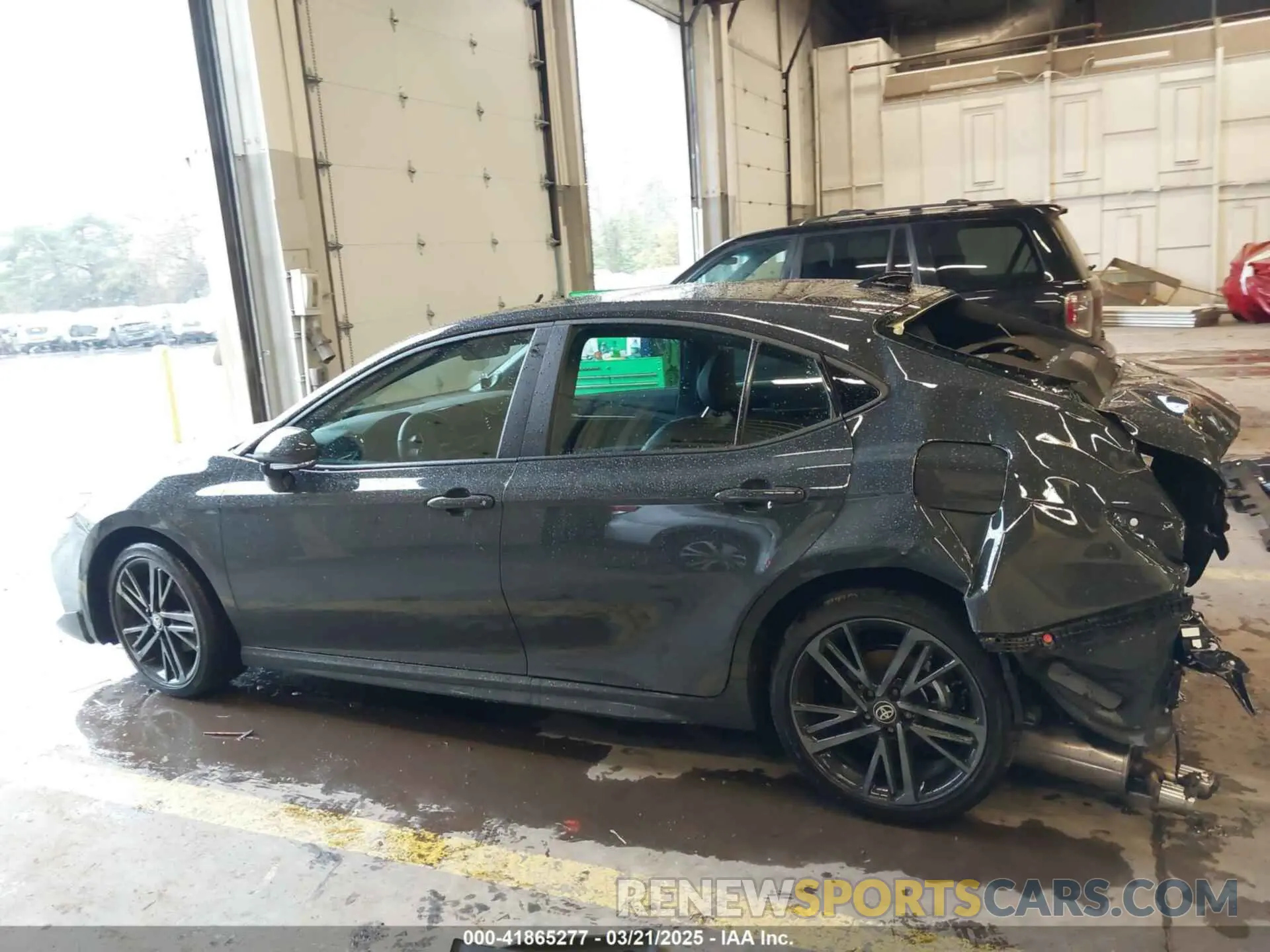 15 Фотография поврежденного автомобиля 4T1DBADK4SU520156 TOYOTA CAMRY 2025