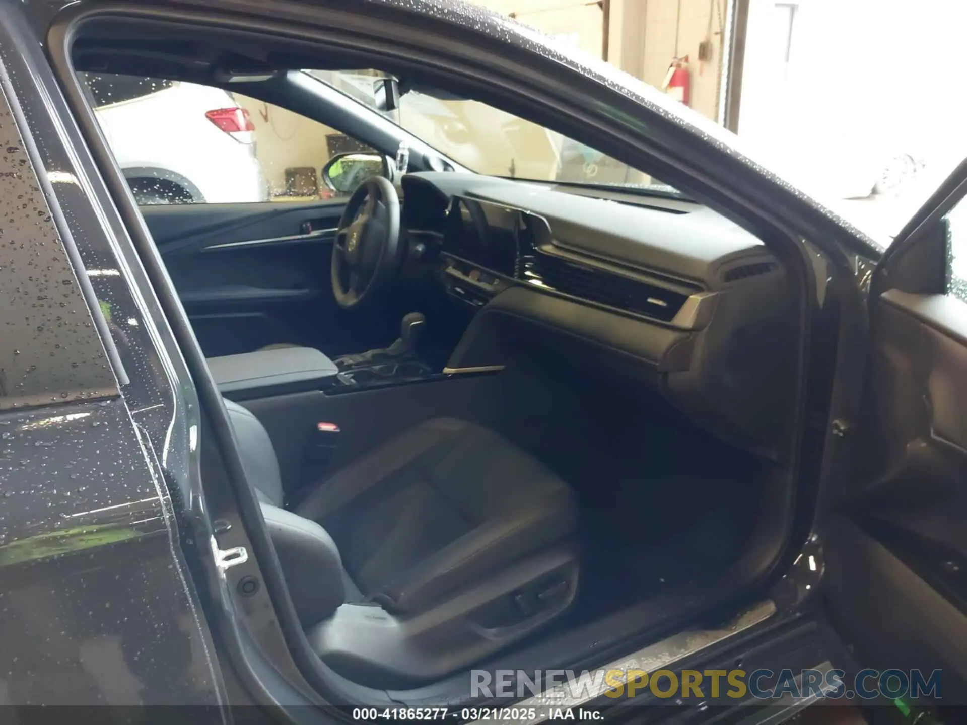 5 Фотография поврежденного автомобиля 4T1DBADK4SU520156 TOYOTA CAMRY 2025