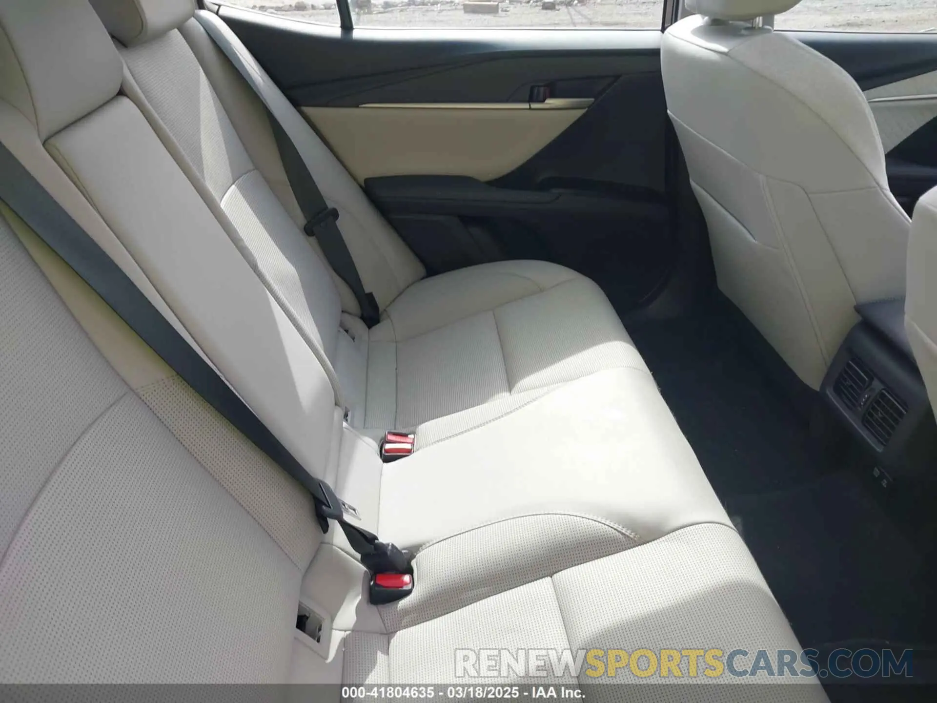 8 Фотография поврежденного автомобиля 4T1DBADK5SU502197 TOYOTA CAMRY 2025