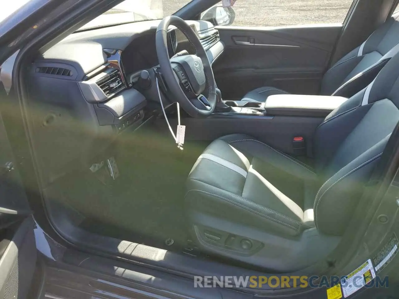 7 Фотография поврежденного автомобиля 4T1DBADK5SU508579 TOYOTA CAMRY 2025