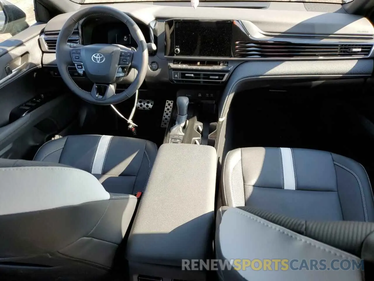 8 Фотография поврежденного автомобиля 4T1DBADK5SU508579 TOYOTA CAMRY 2025