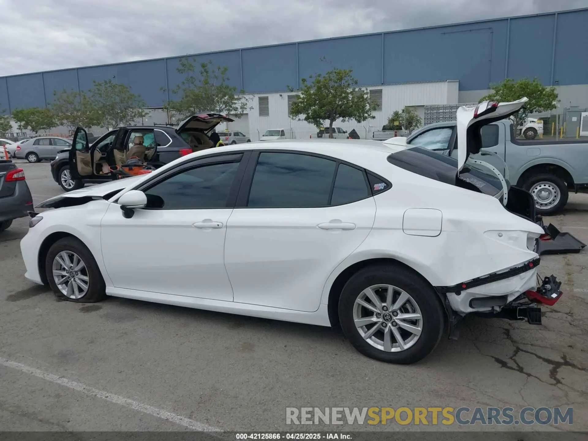 15 Photograph of a damaged car 4T1DBADK6SU002775 TOYOTA CAMRY 2025
