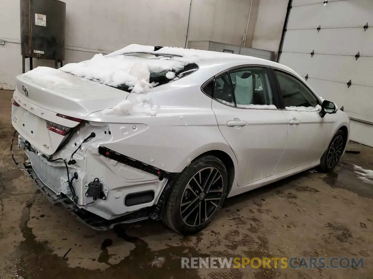 3 Фотография поврежденного автомобиля 4T1DBADK6SU516559 TOYOTA CAMRY 2025