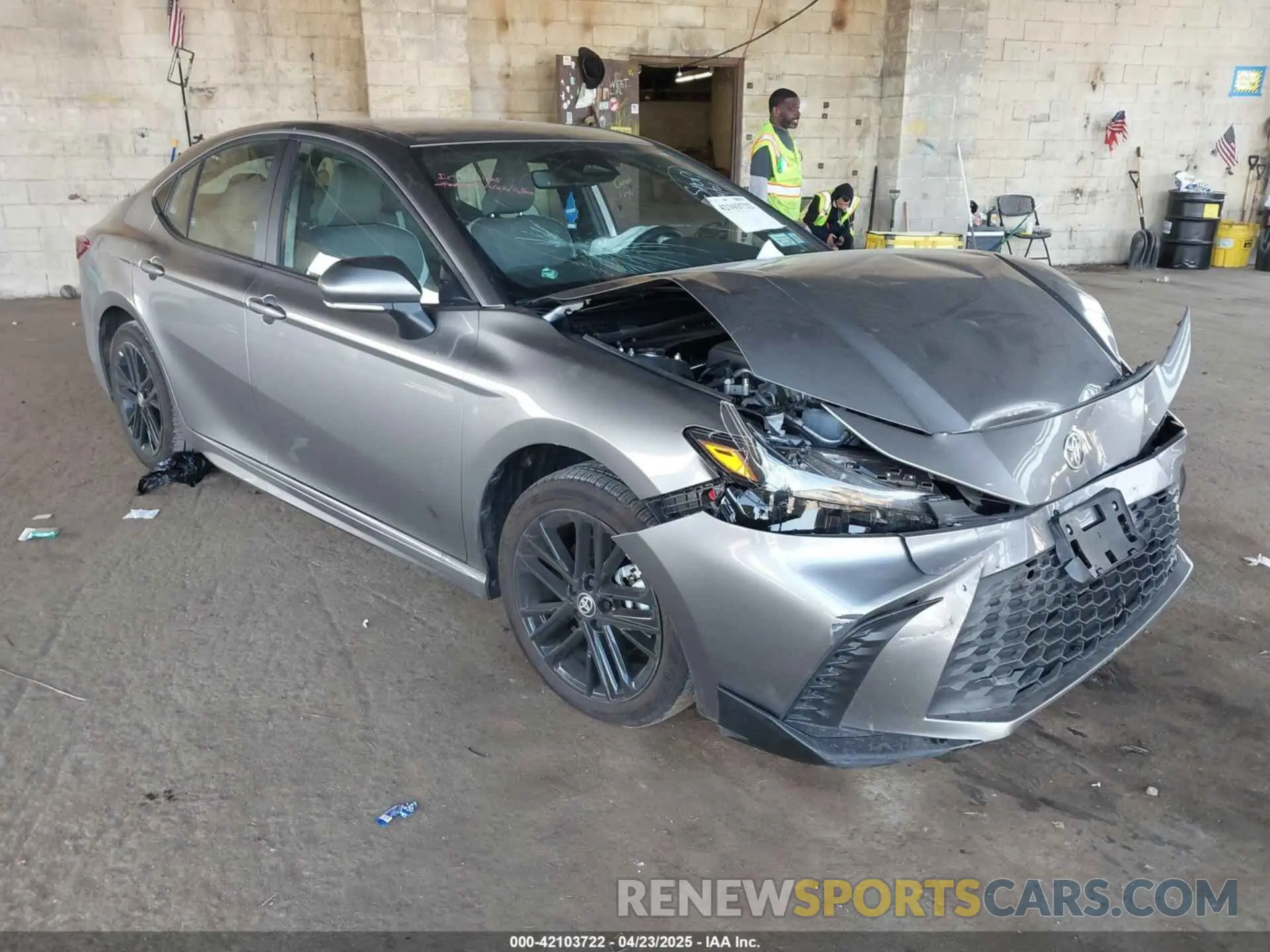 1 Фотография поврежденного автомобиля 4T1DBADK7SU512195 TOYOTA CAMRY 2025