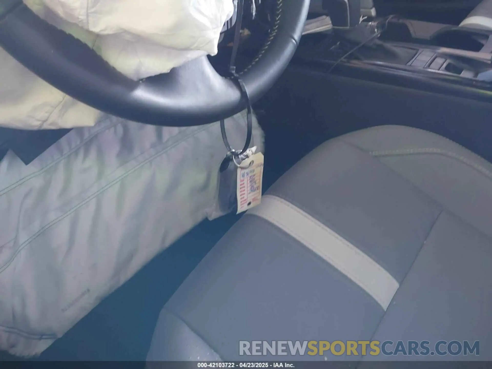 11 Фотография поврежденного автомобиля 4T1DBADK7SU512195 TOYOTA CAMRY 2025