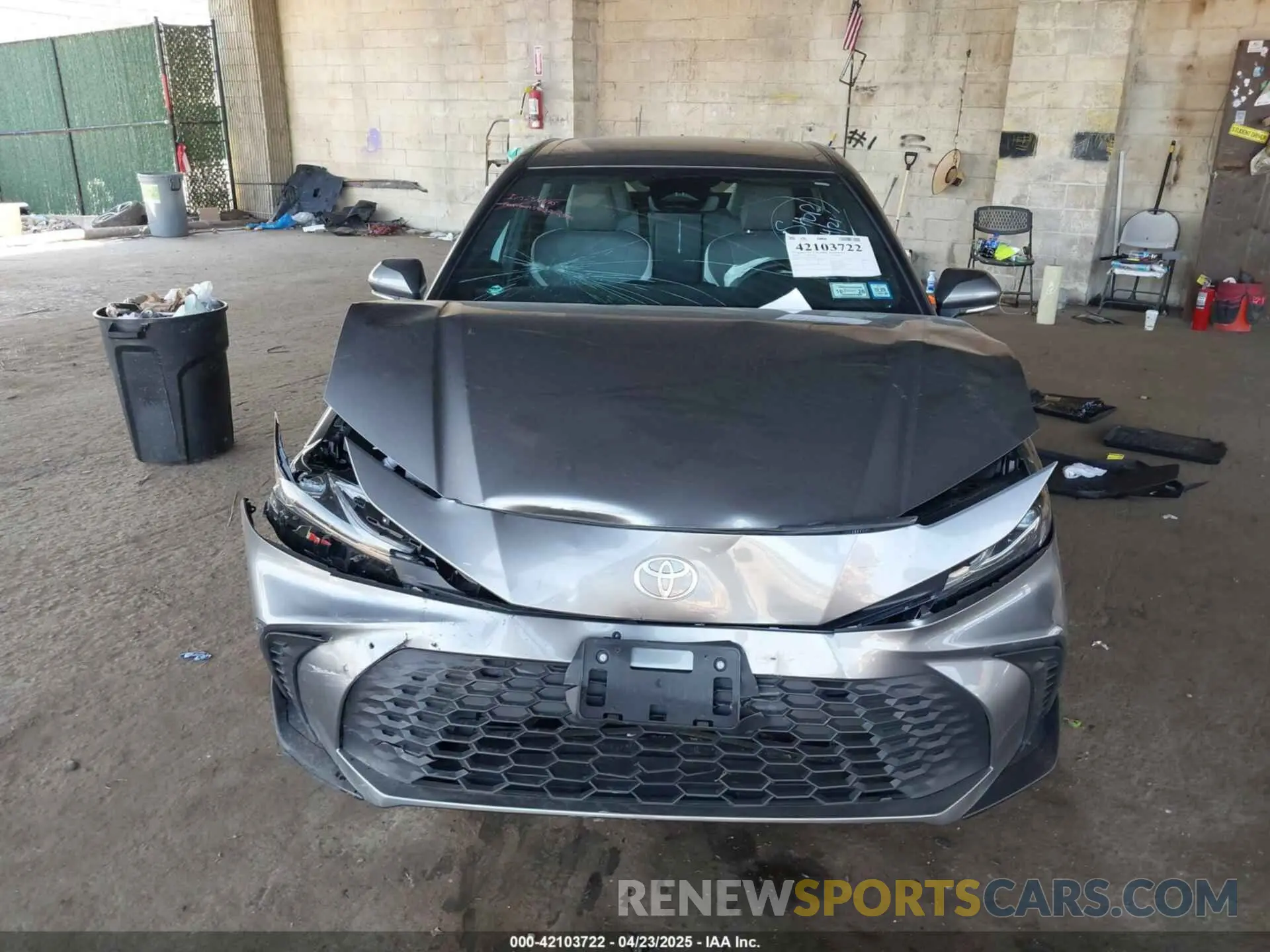 12 Фотография поврежденного автомобиля 4T1DBADK7SU512195 TOYOTA CAMRY 2025