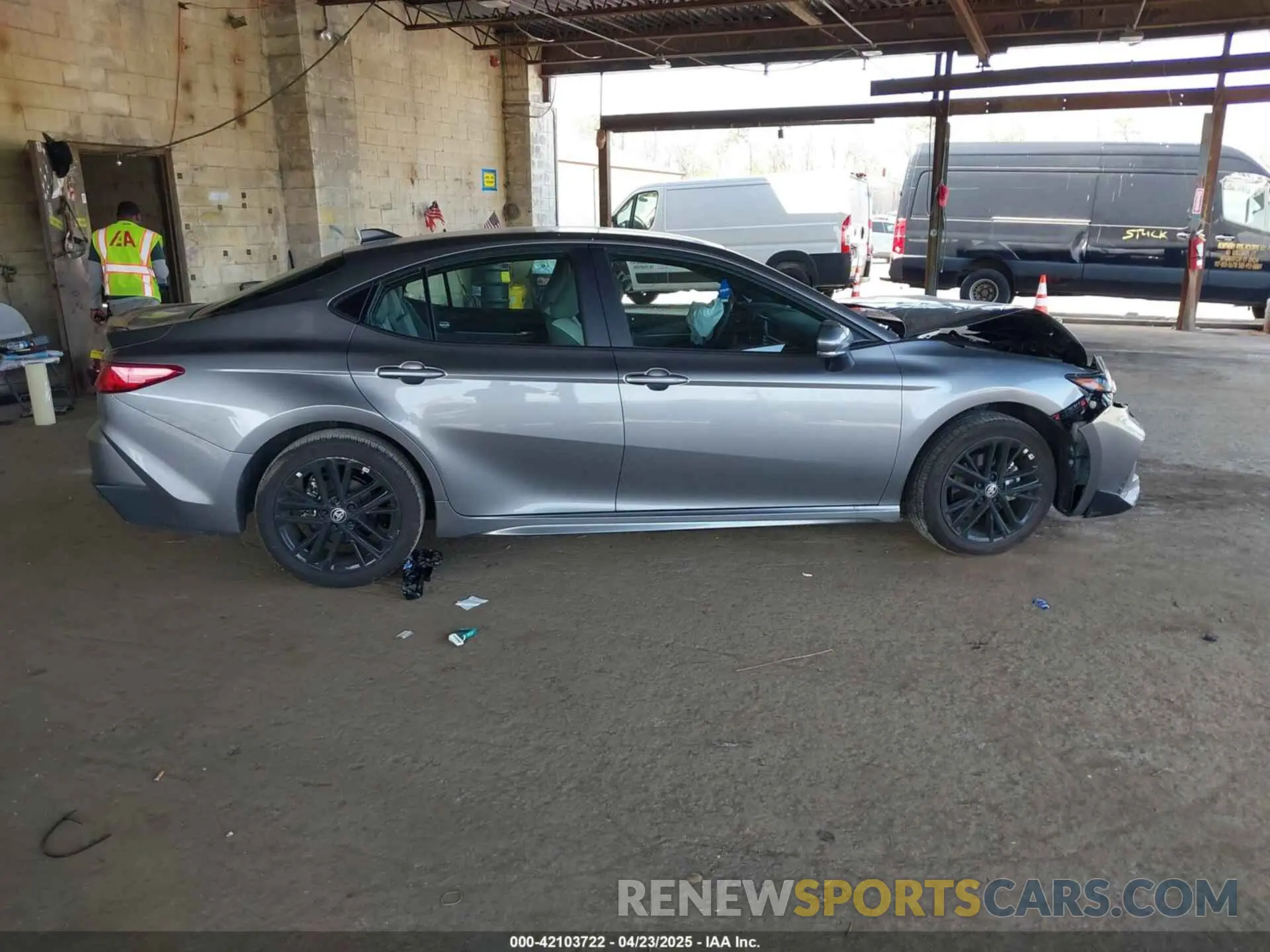 13 Фотография поврежденного автомобиля 4T1DBADK7SU512195 TOYOTA CAMRY 2025