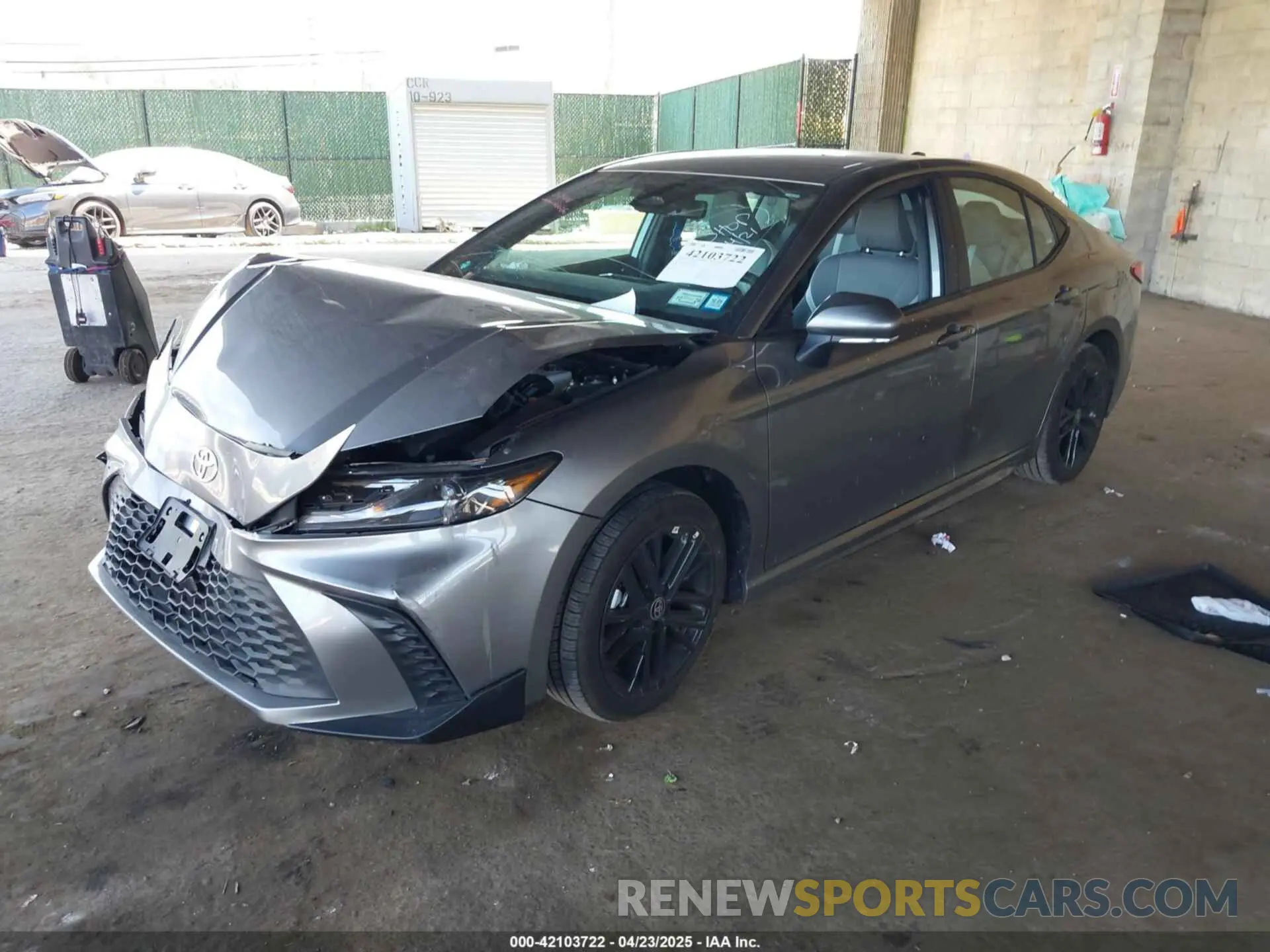 2 Фотография поврежденного автомобиля 4T1DBADK7SU512195 TOYOTA CAMRY 2025