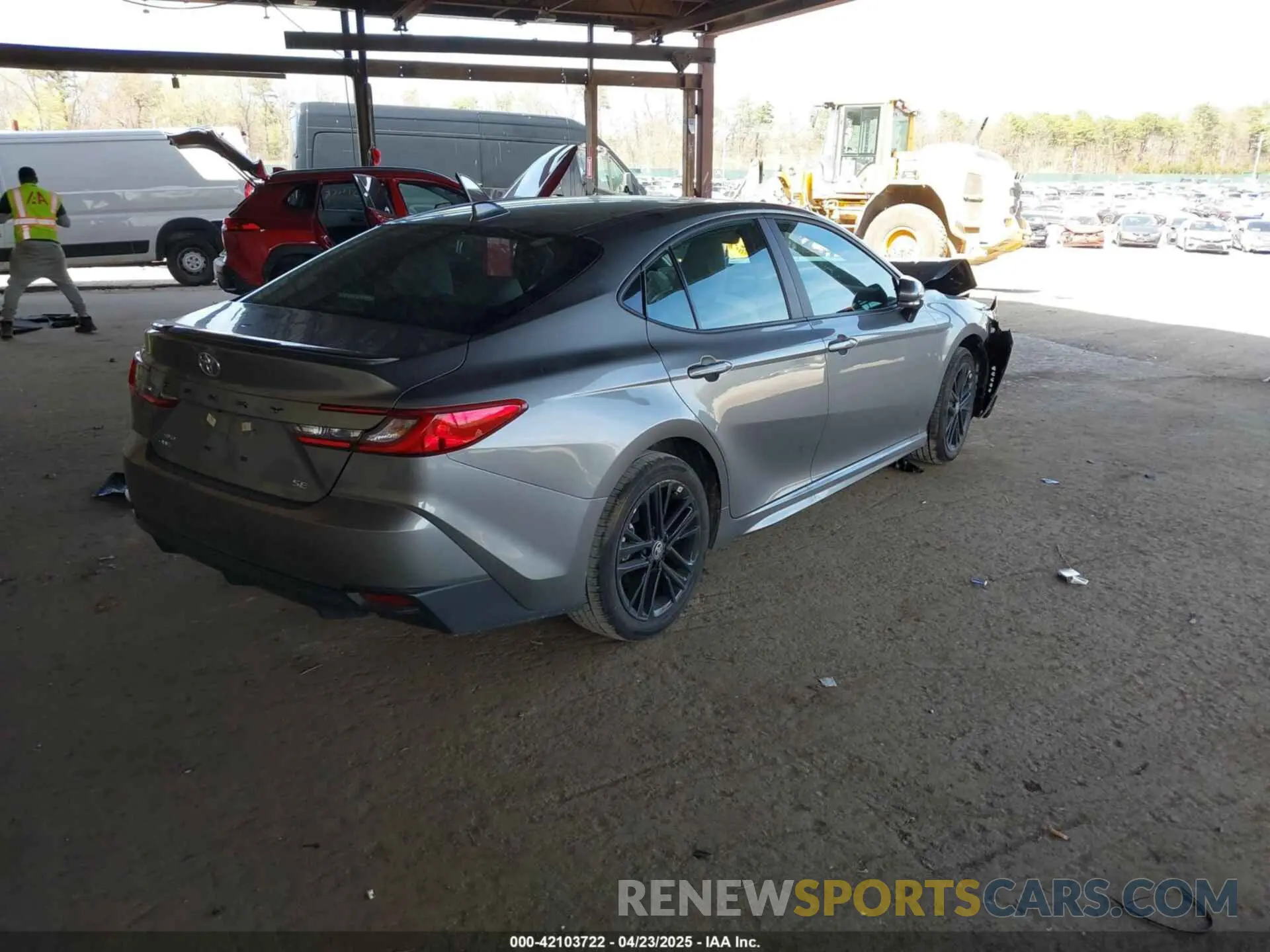 4 Фотография поврежденного автомобиля 4T1DBADK7SU512195 TOYOTA CAMRY 2025