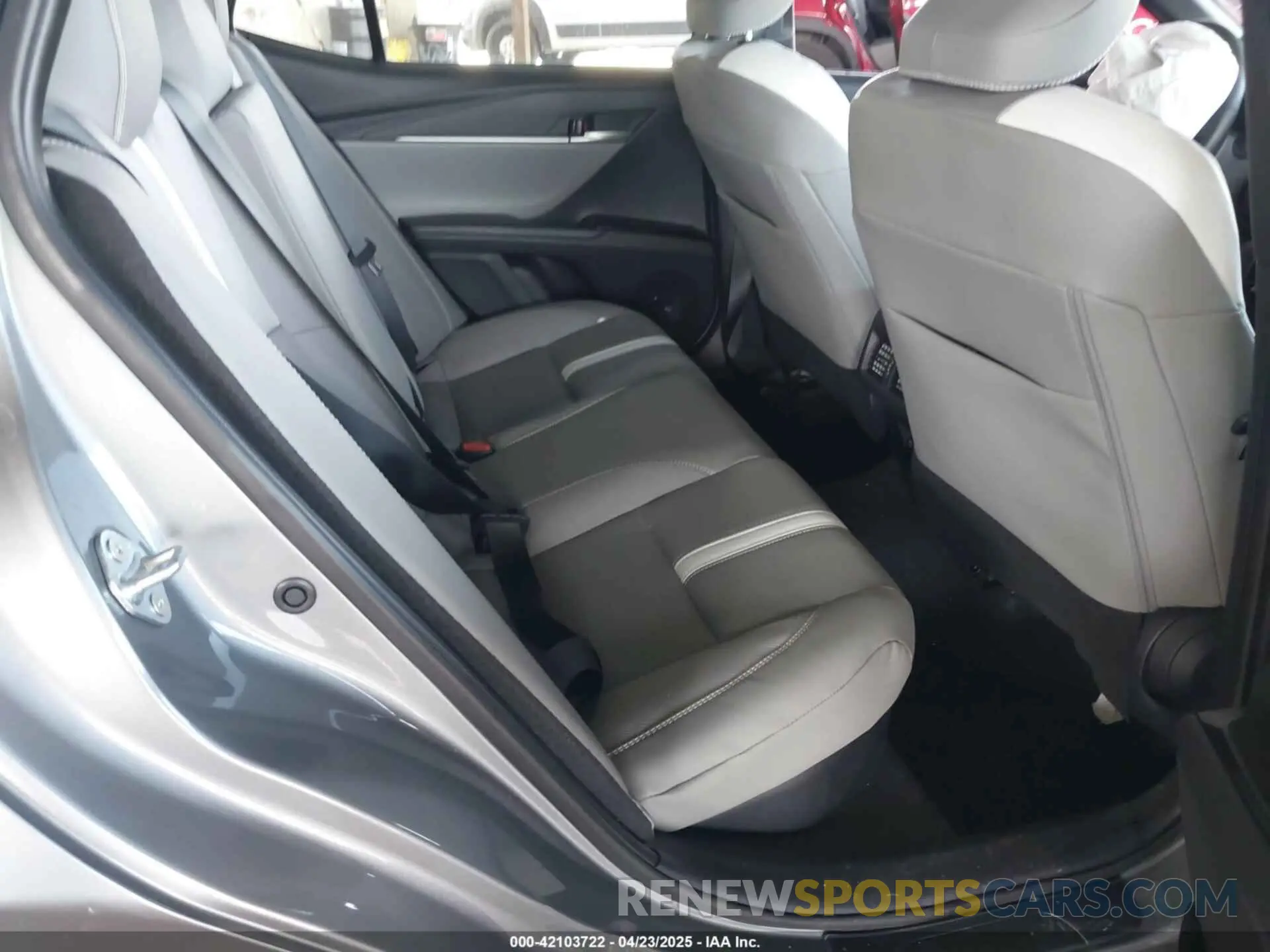 8 Фотография поврежденного автомобиля 4T1DBADK7SU512195 TOYOTA CAMRY 2025