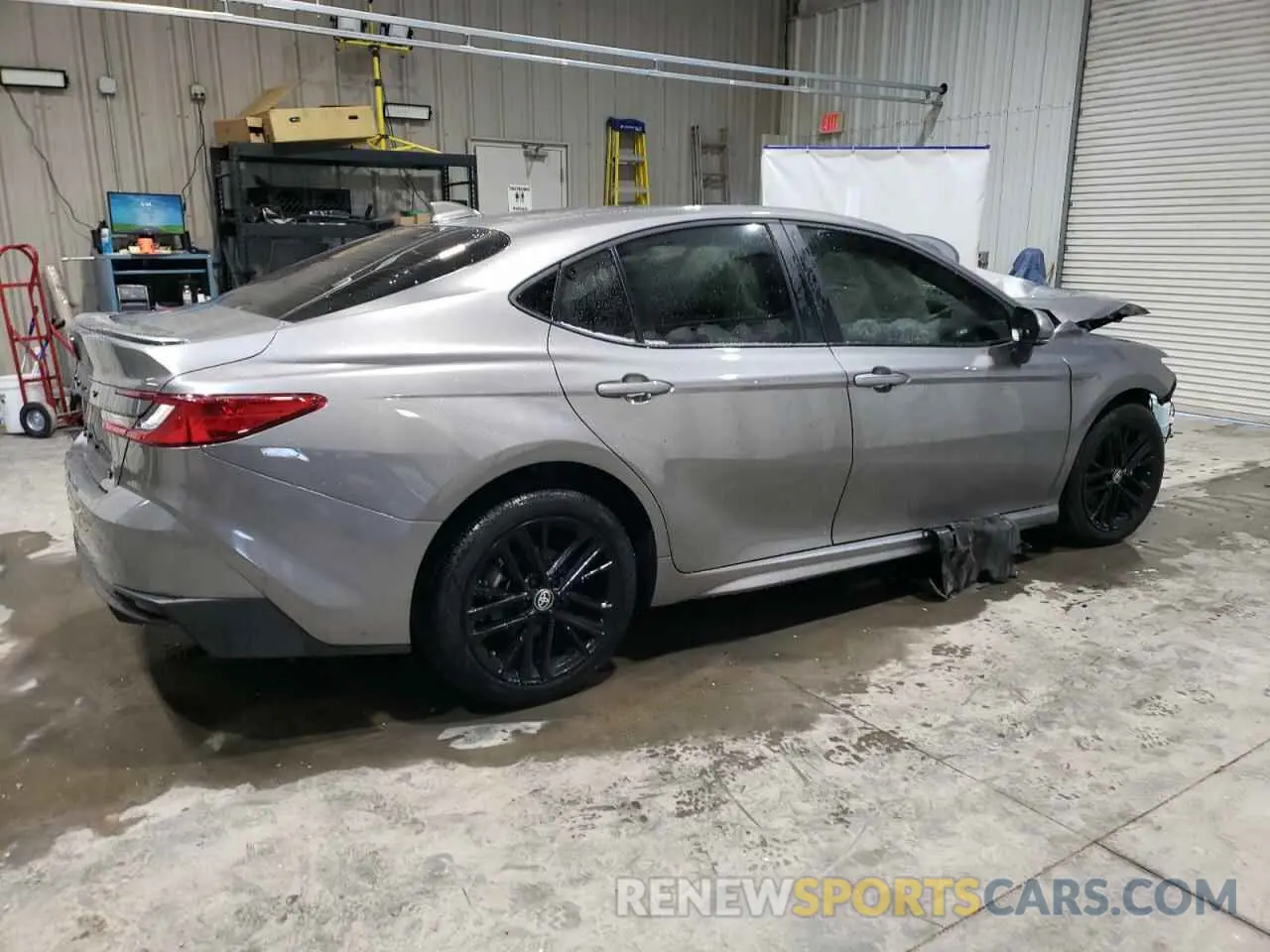 3 Фотография поврежденного автомобиля 4T1DBADK7SU512553 TOYOTA CAMRY 2025