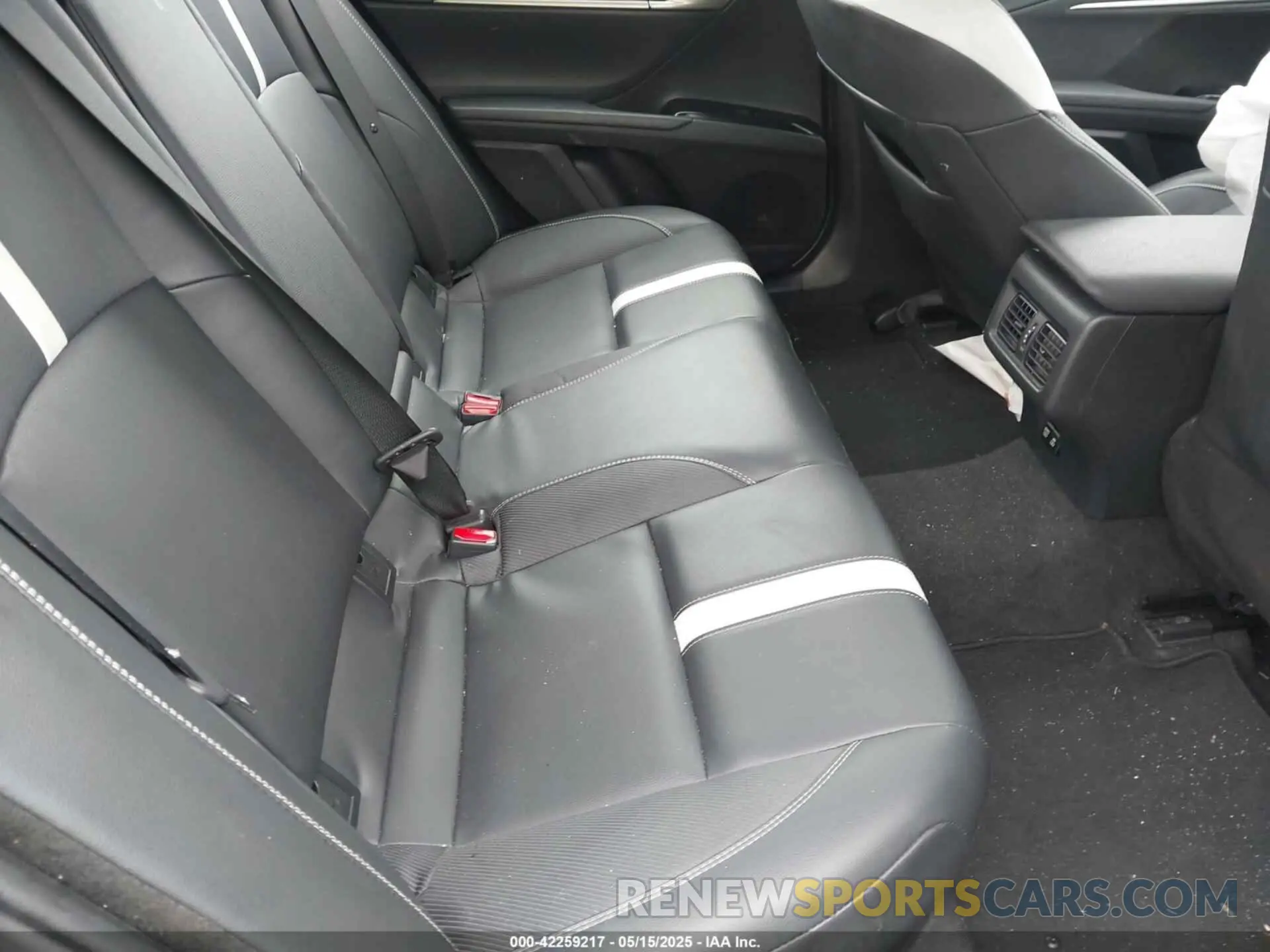 8 Фотография поврежденного автомобиля 4T1DBADK7SU513802 TOYOTA CAMRY 2025