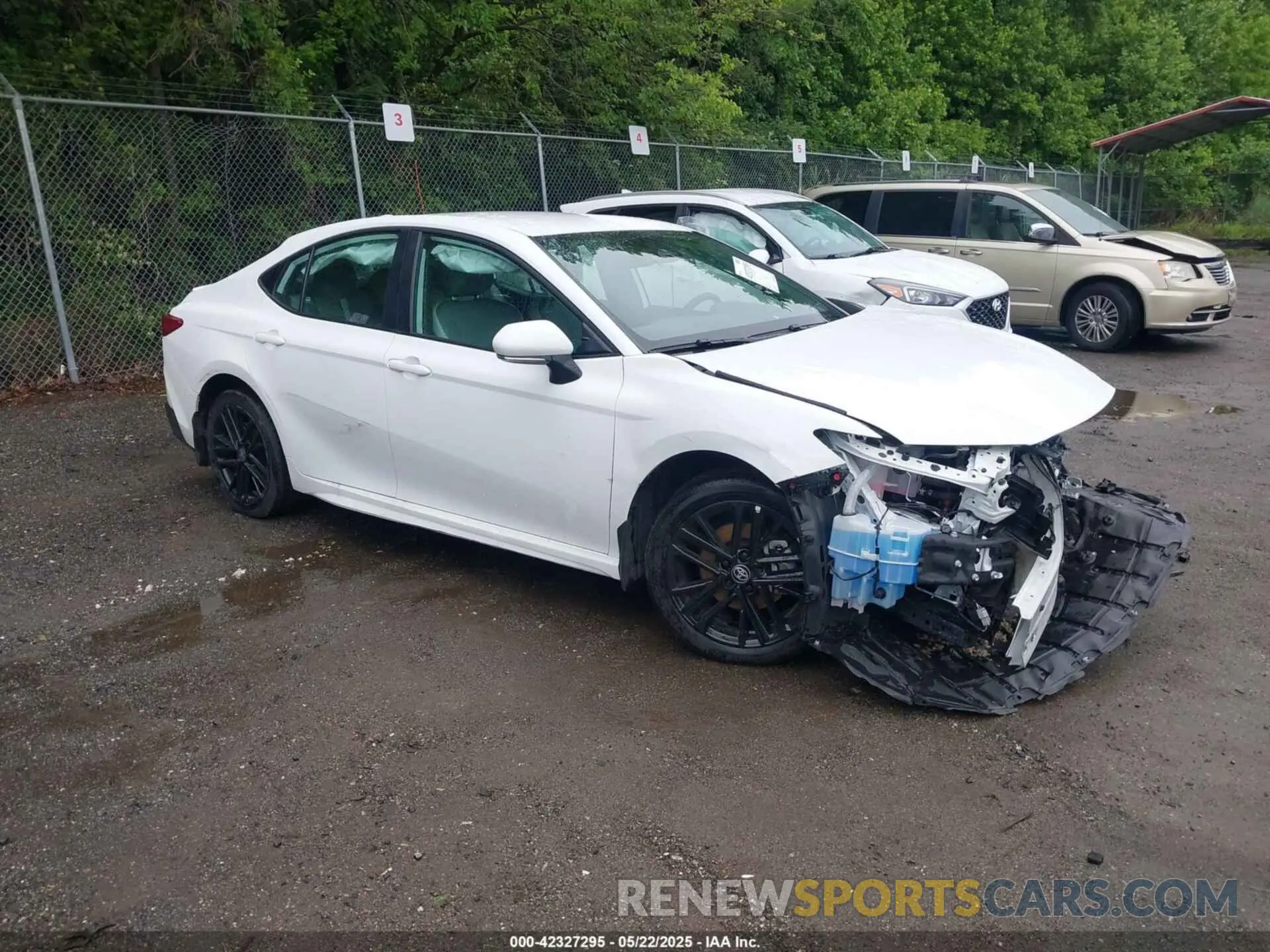 1 Photograph of a damaged car 4T1DBADK7SU516067 TOYOTA CAMRY 2025
