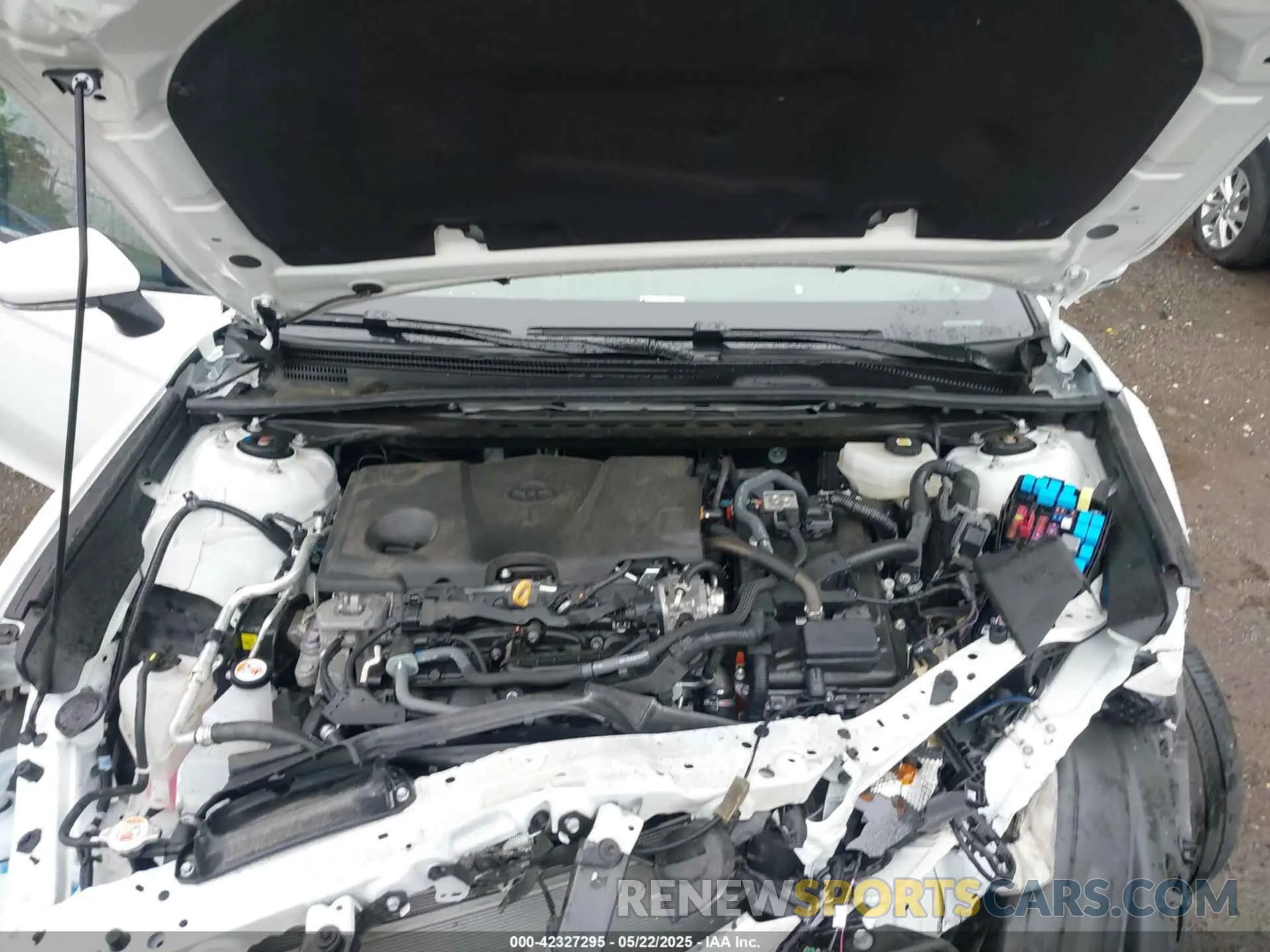 10 Photograph of a damaged car 4T1DBADK7SU516067 TOYOTA CAMRY 2025