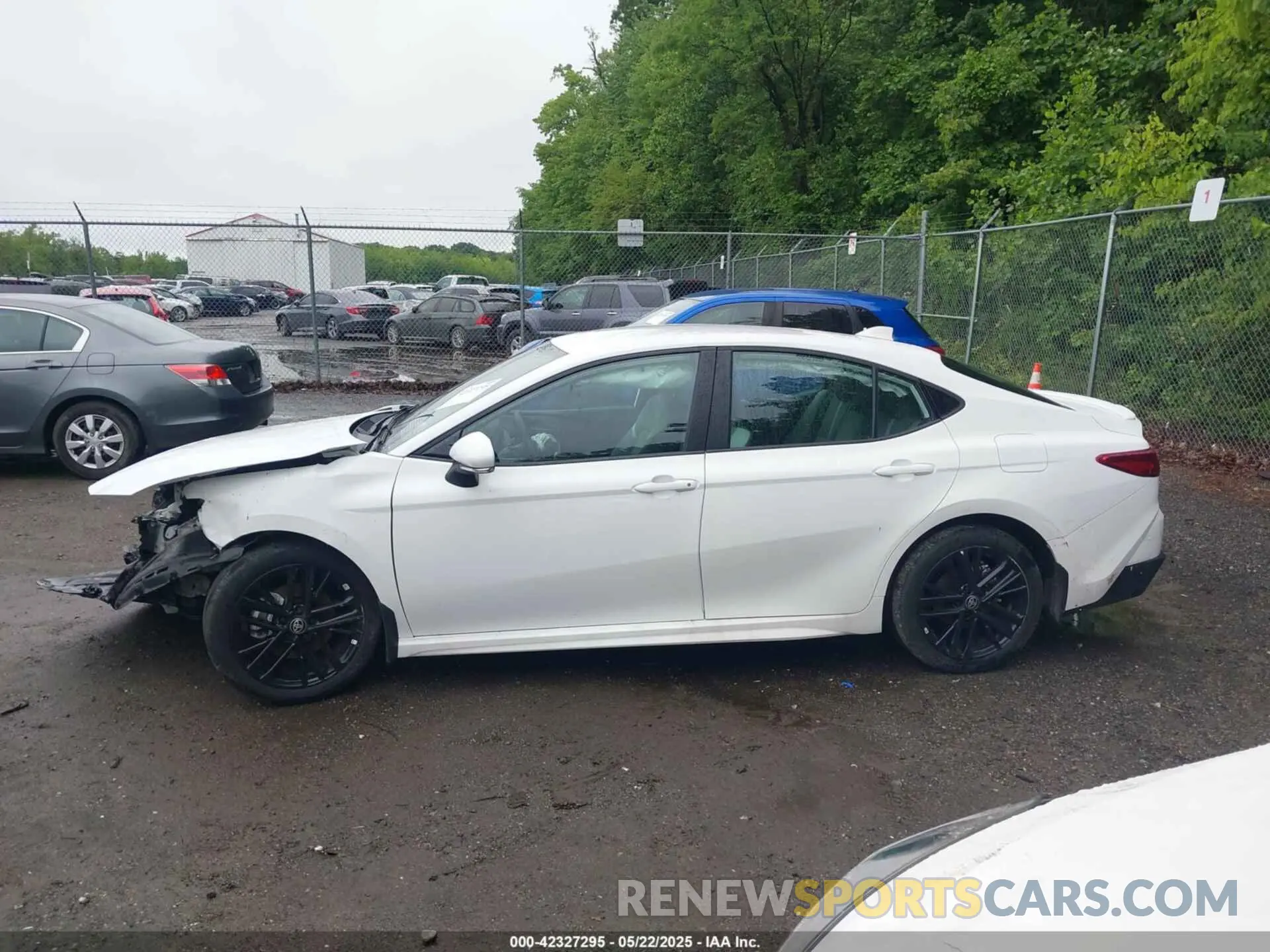 15 Photograph of a damaged car 4T1DBADK7SU516067 TOYOTA CAMRY 2025