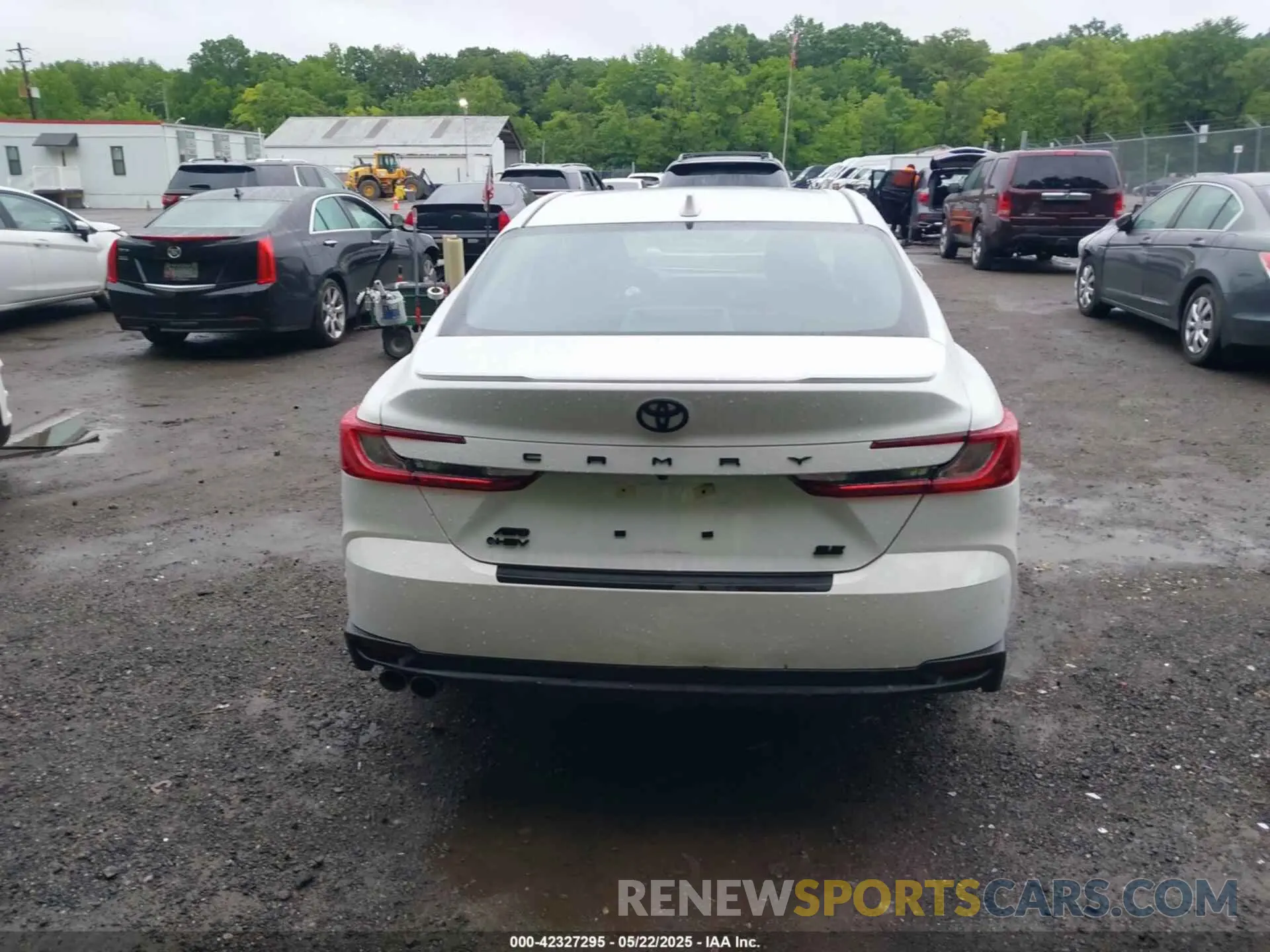 17 Photograph of a damaged car 4T1DBADK7SU516067 TOYOTA CAMRY 2025