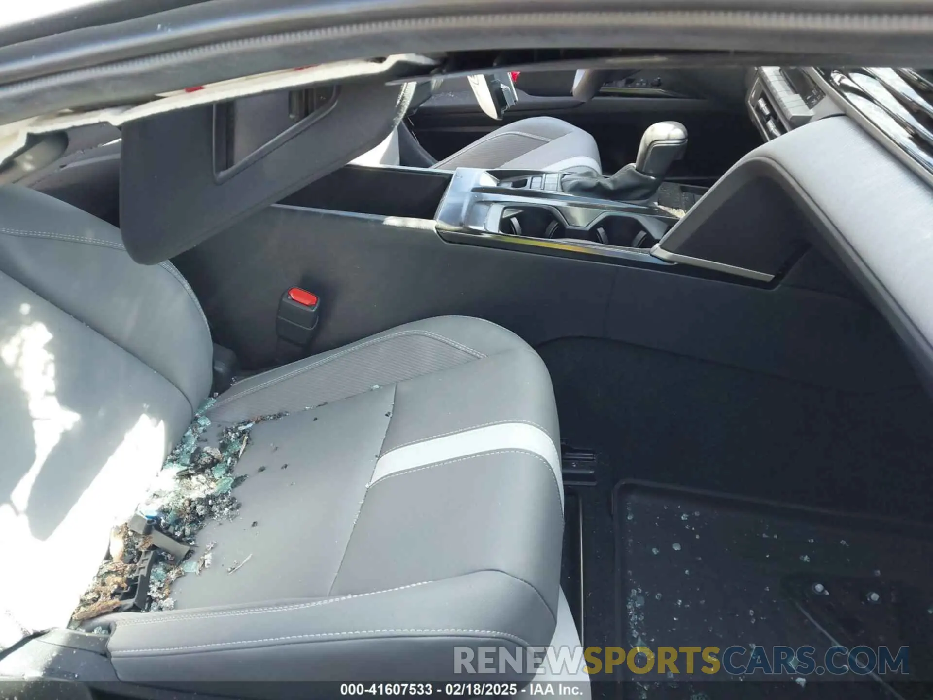 5 Photograph of a damaged car 4T1DBADK7SU519518 TOYOTA CAMRY 2025