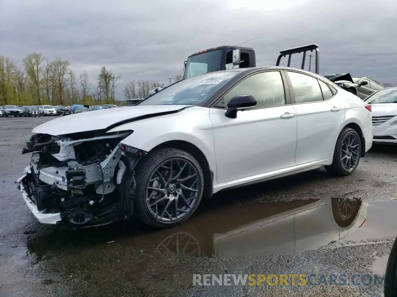 1 Photograph of a damaged car 4T1DBADK8SU008125 TOYOTA CAMRY 2025