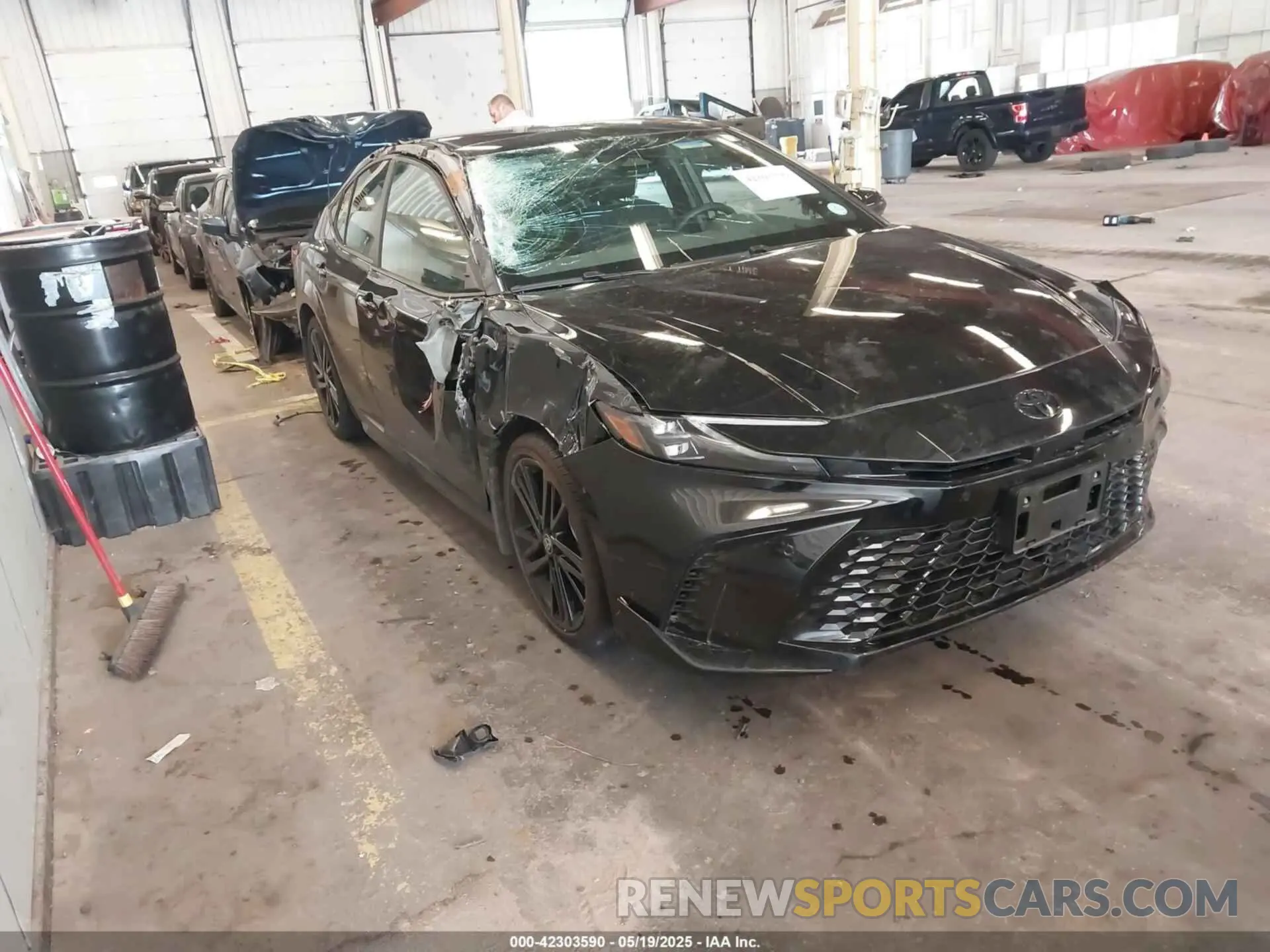 1 Фотография поврежденного автомобиля 4T1DBADK8SU510214 TOYOTA CAMRY 2025