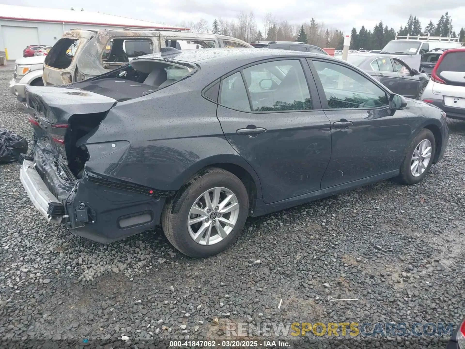 4 Фотография поврежденного автомобиля 4T1DBADK8SU516255 TOYOTA CAMRY 2025