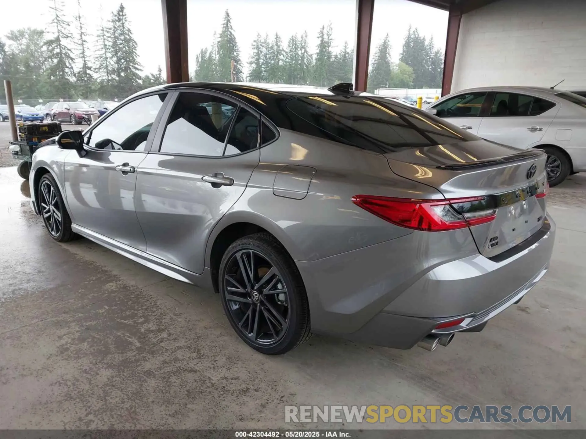 3 Фотография поврежденного автомобиля 4T1DBADK8SU520855 TOYOTA CAMRY 2025