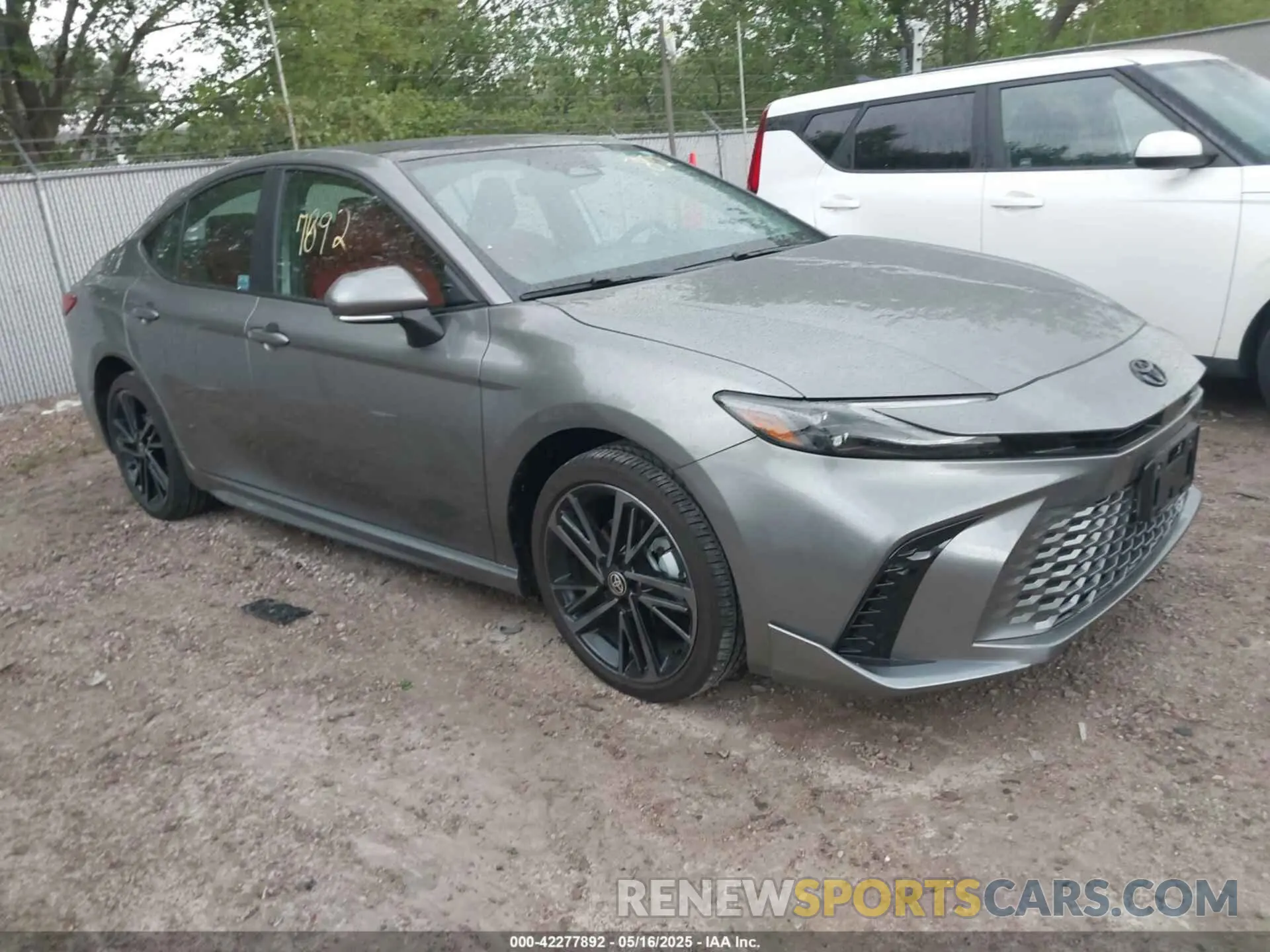 3 Фотография поврежденного автомобиля 4T1DBADK8SU525909 TOYOTA CAMRY 2025