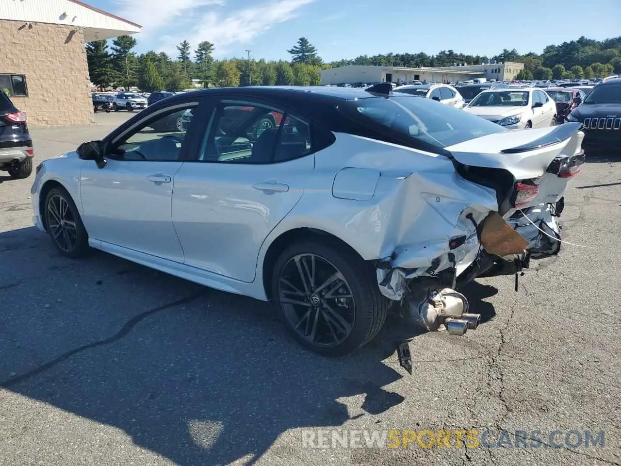 2 Фотография поврежденного автомобиля 4T1DBADKXSU003556 TOYOTA CAMRY 2025