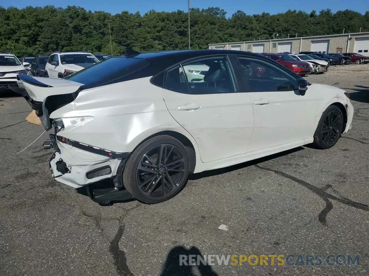 3 Фотография поврежденного автомобиля 4T1DBADKXSU003556 TOYOTA CAMRY 2025