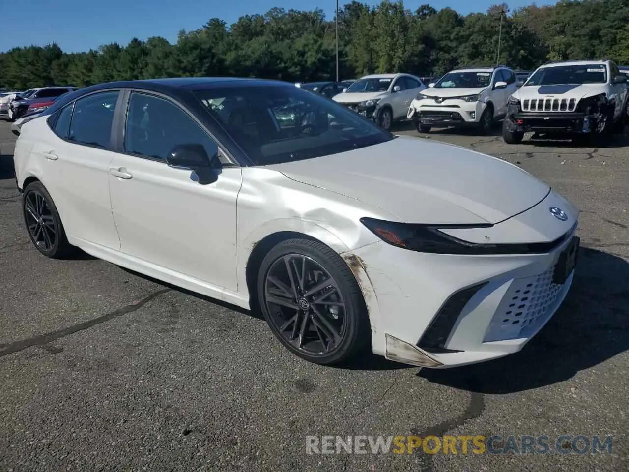 4 Фотография поврежденного автомобиля 4T1DBADKXSU003556 TOYOTA CAMRY 2025