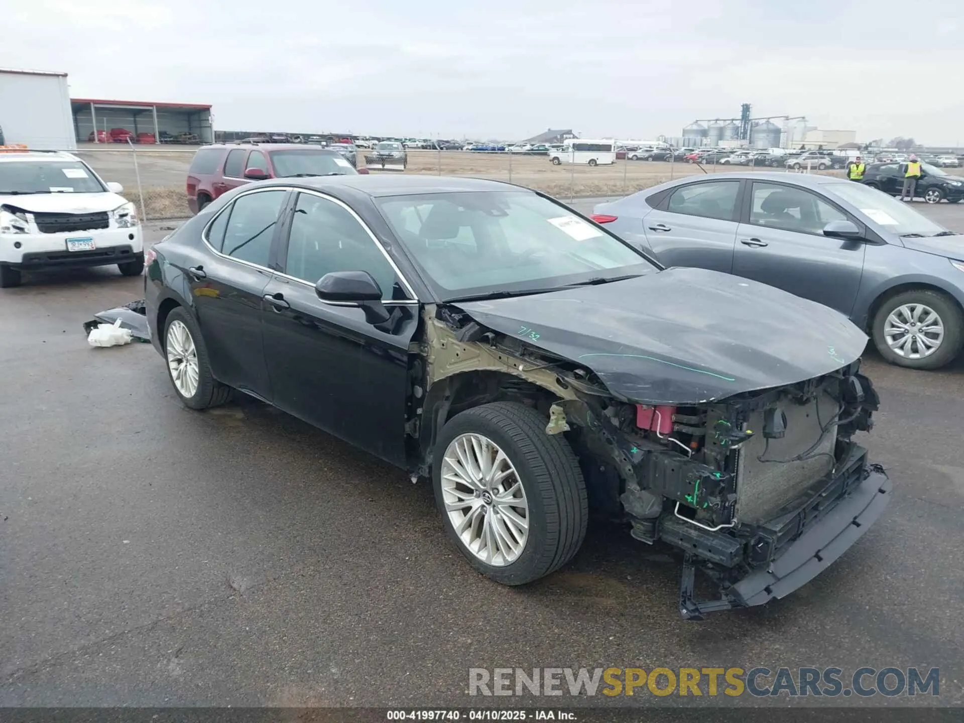 1 Фотография поврежденного автомобиля 4T1B21HK0KU013174 TOYOTA CAMRY HYBRID 2019