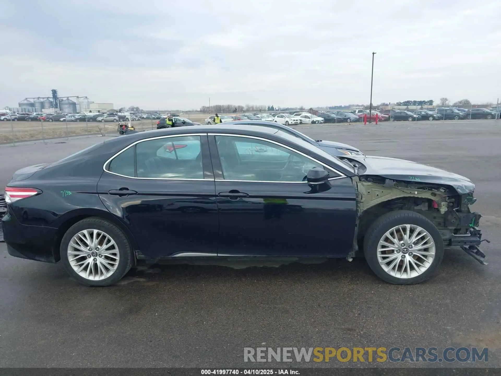 14 Фотография поврежденного автомобиля 4T1B21HK0KU013174 TOYOTA CAMRY HYBRID 2019