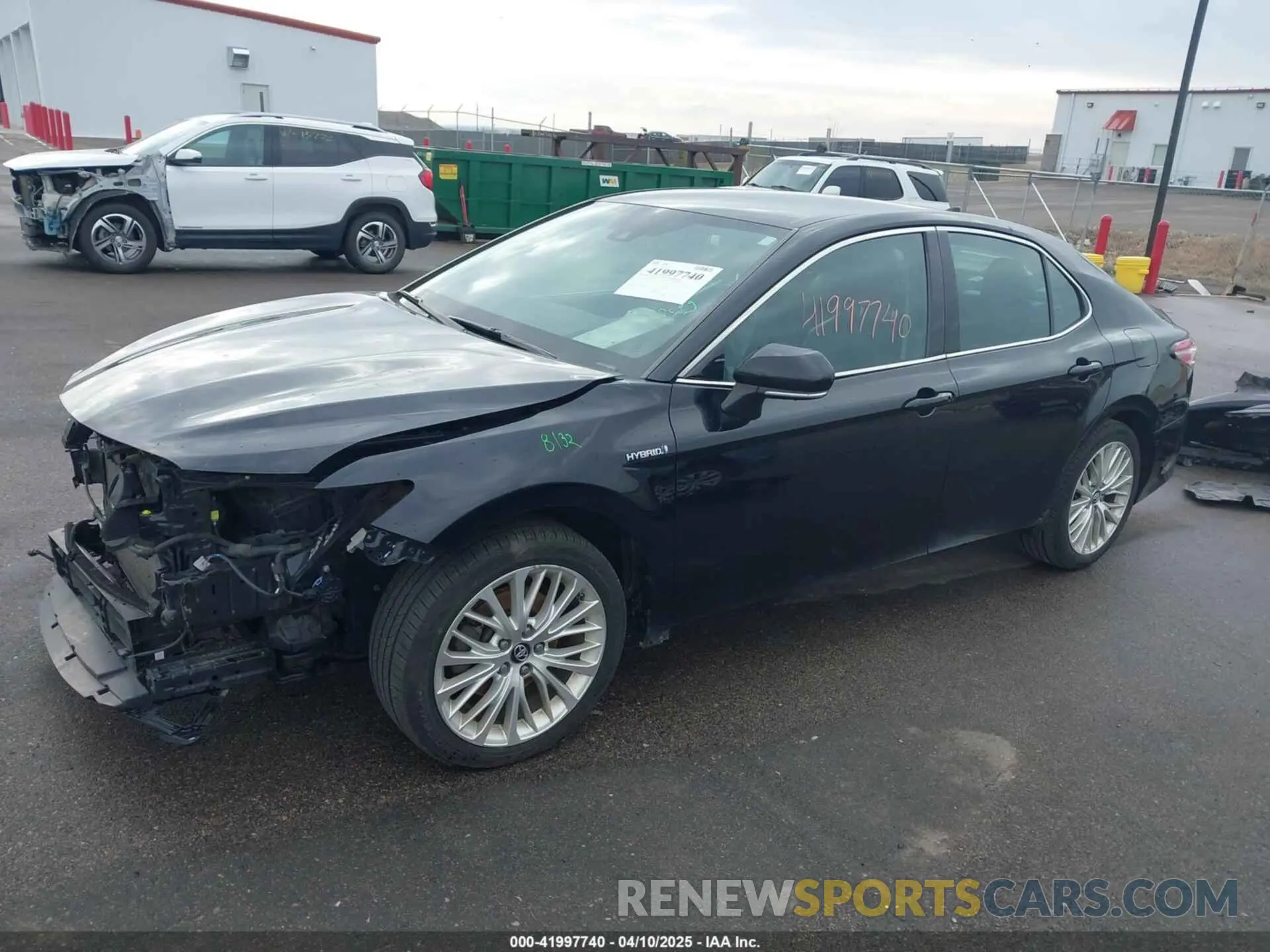 2 Фотография поврежденного автомобиля 4T1B21HK0KU013174 TOYOTA CAMRY HYBRID 2019