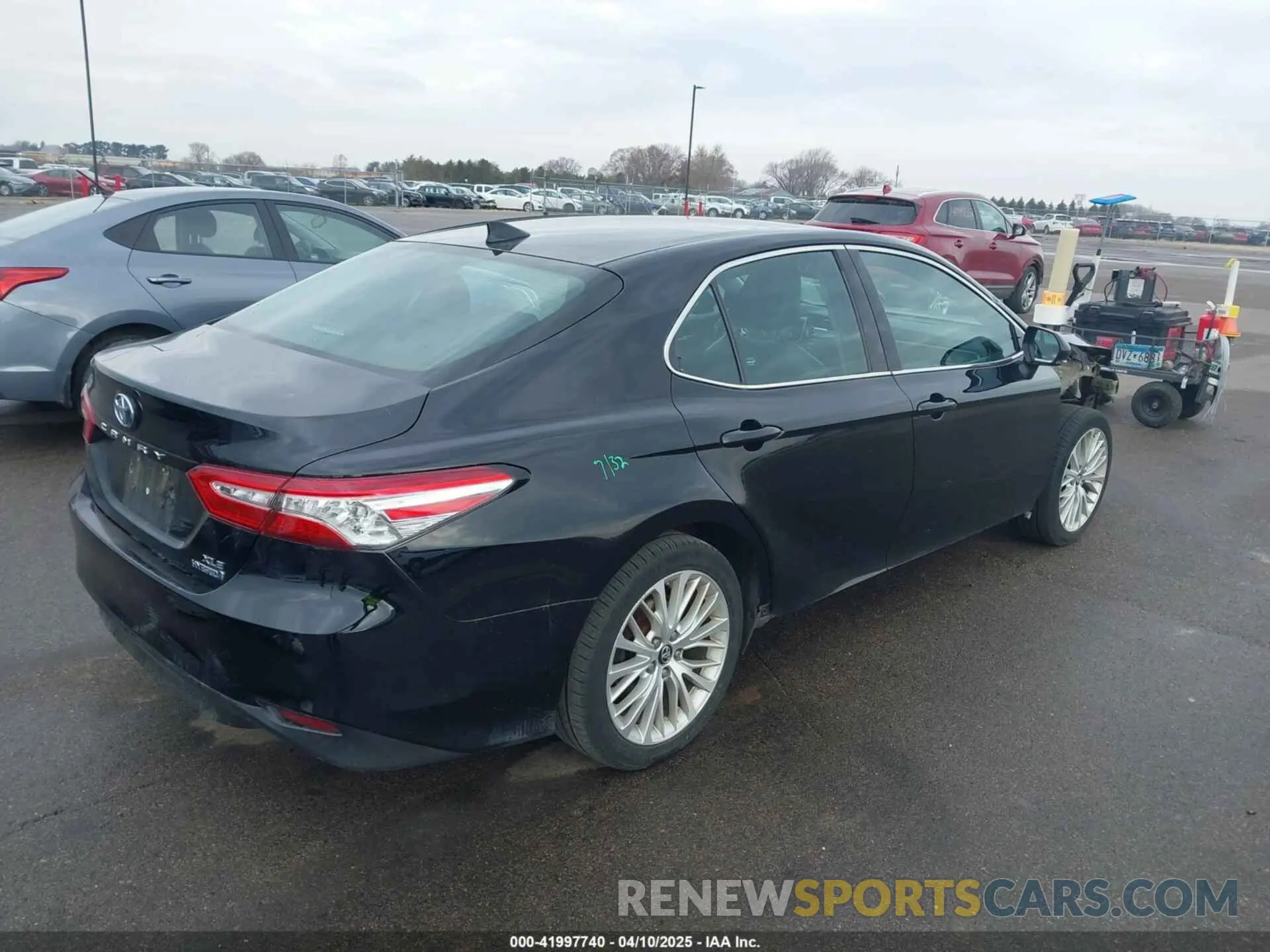 4 Фотография поврежденного автомобиля 4T1B21HK0KU013174 TOYOTA CAMRY HYBRID 2019