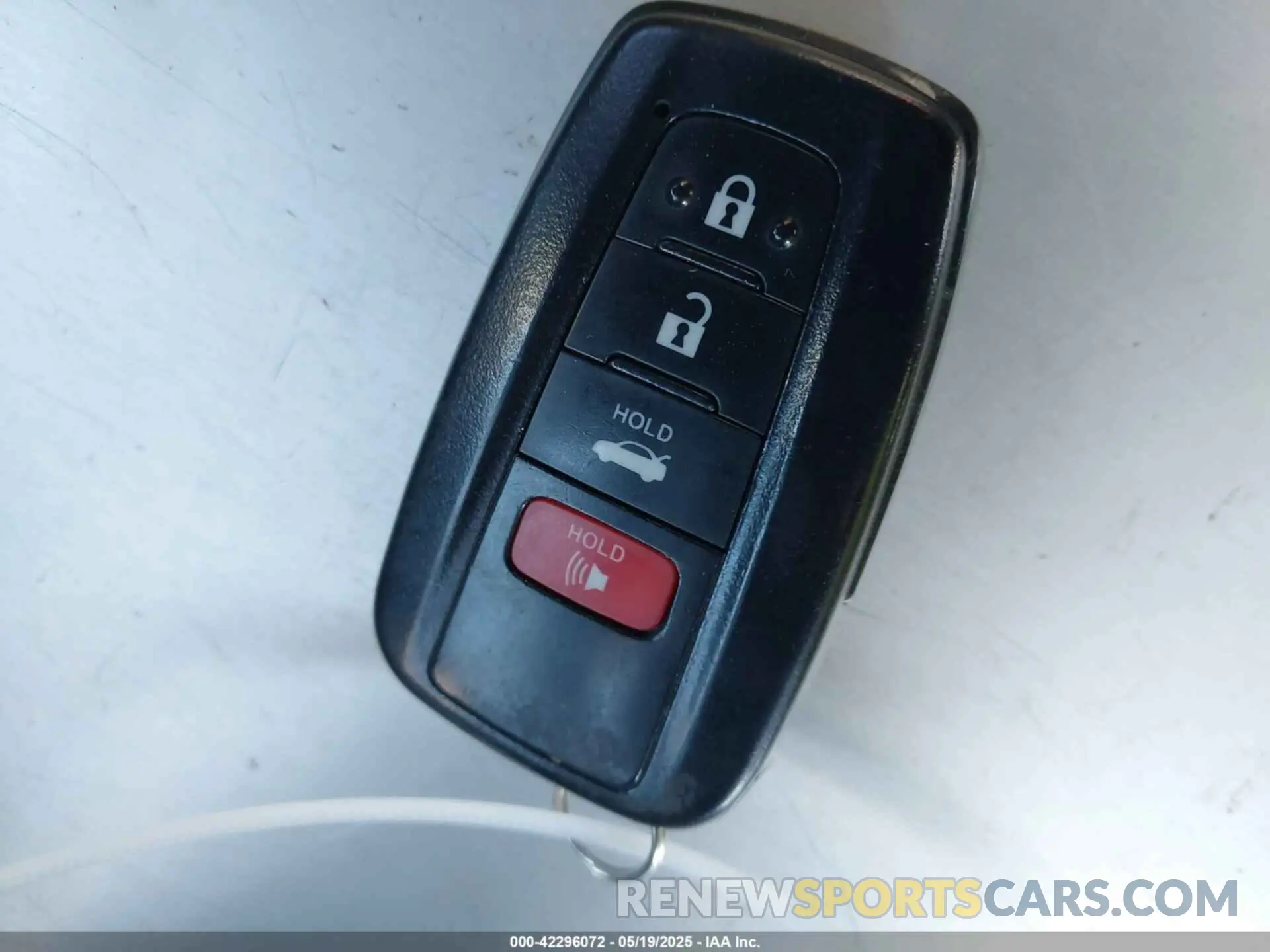 11 Photograph of a damaged car 4T1B21HK1KU521525 TOYOTA CAMRY HYBRID 2019