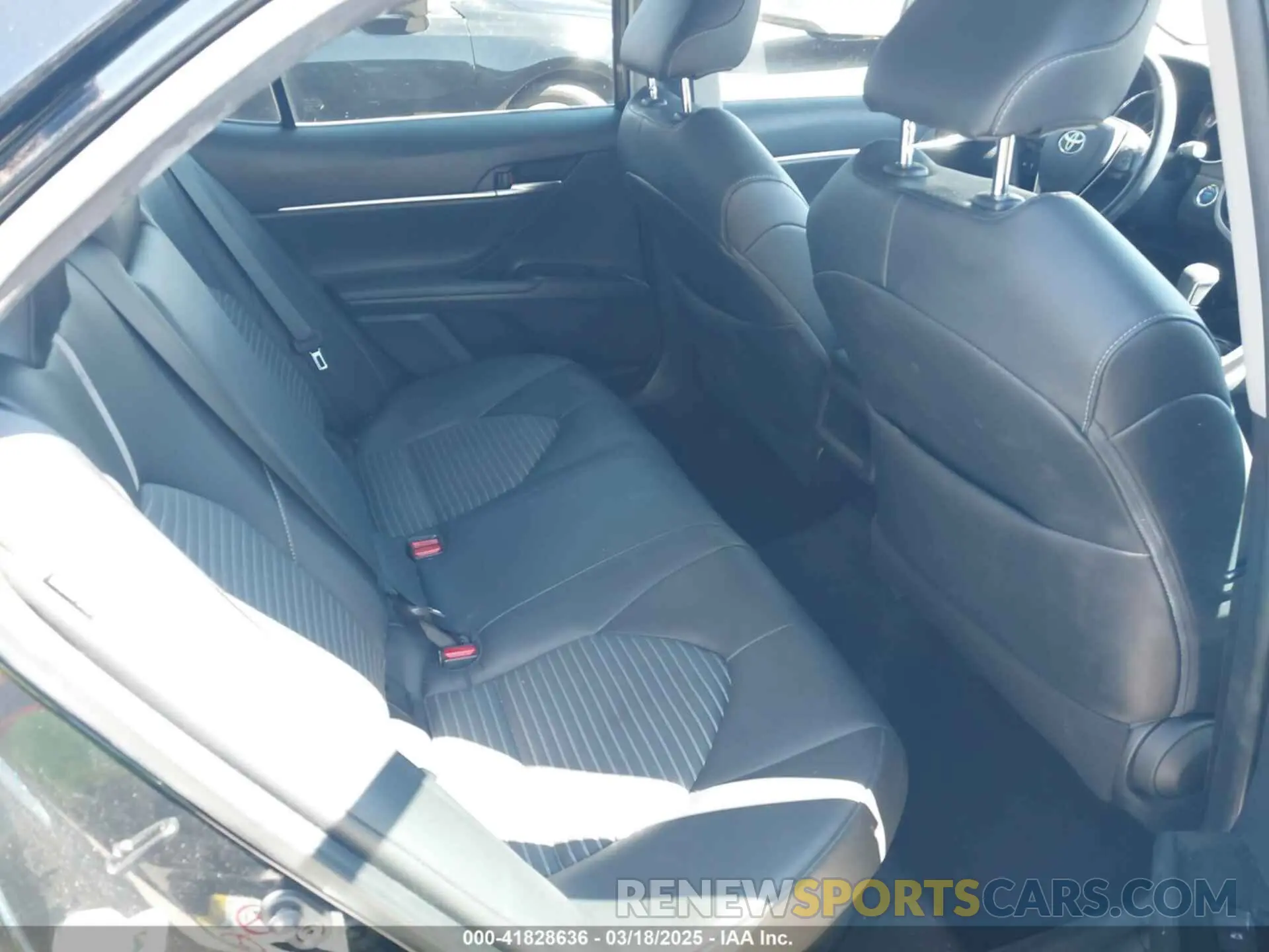 8 Фотография поврежденного автомобиля 4T1B21HK2KU517631 TOYOTA CAMRY HYBRID 2019