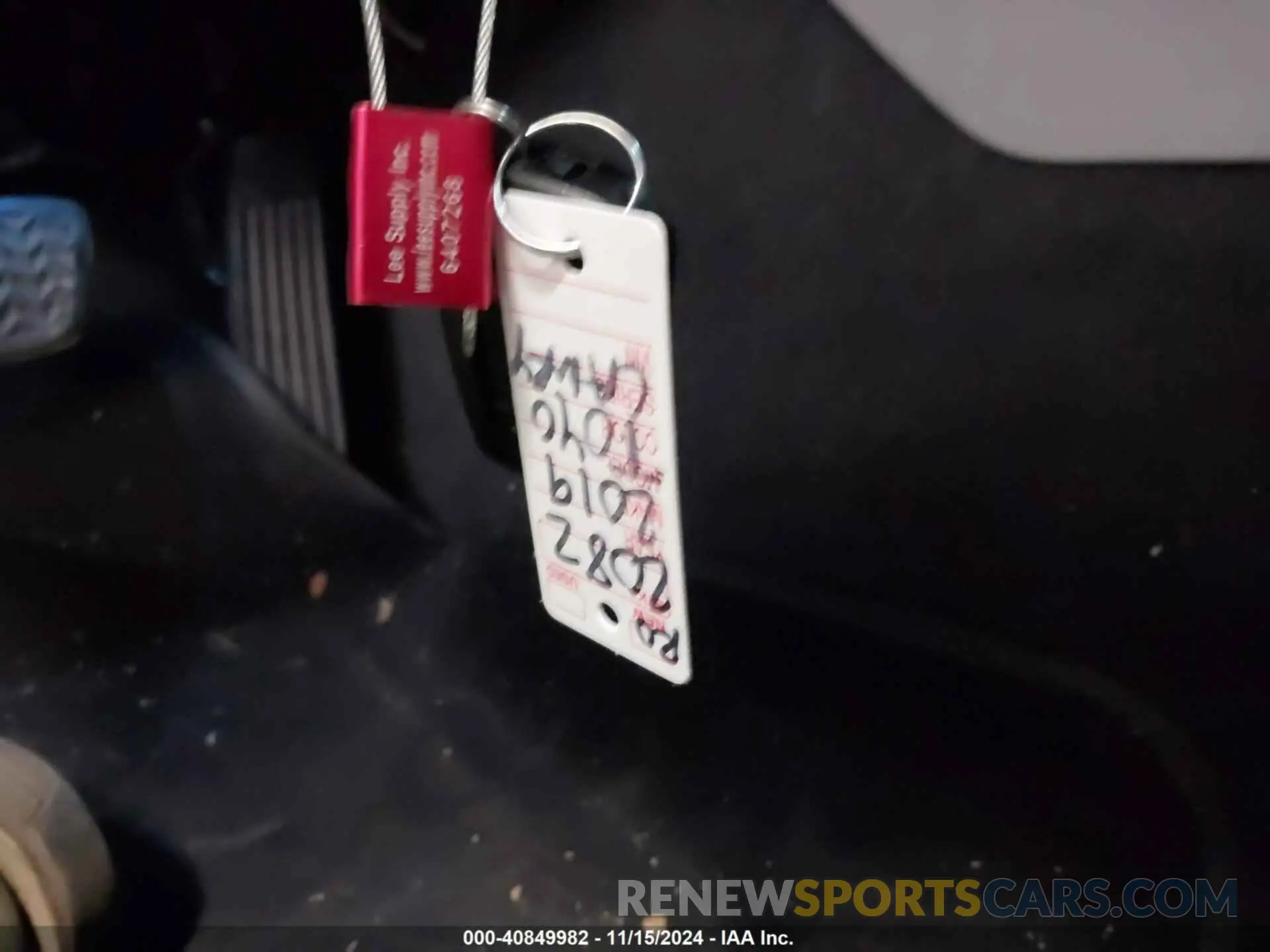 11 Photograph of a damaged car 4T1B21HK3KU010298 TOYOTA CAMRY HYBRID 2019