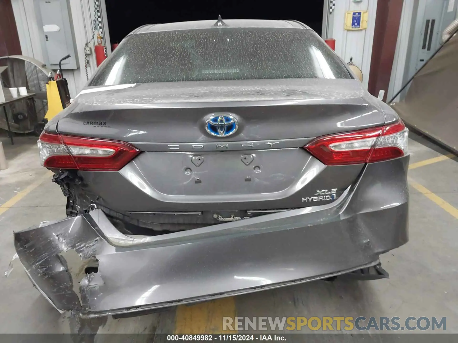 16 Photograph of a damaged car 4T1B21HK3KU010298 TOYOTA CAMRY HYBRID 2019