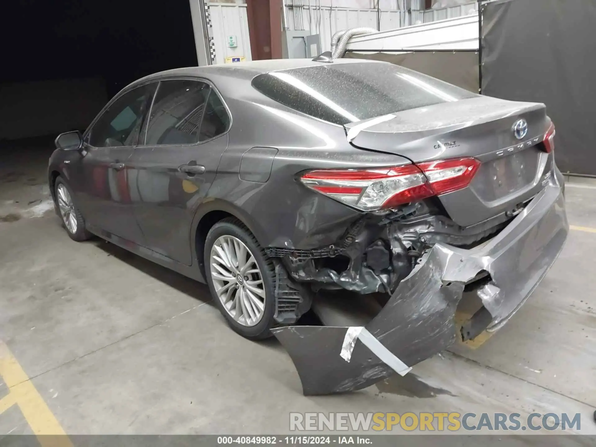3 Photograph of a damaged car 4T1B21HK3KU010298 TOYOTA CAMRY HYBRID 2019