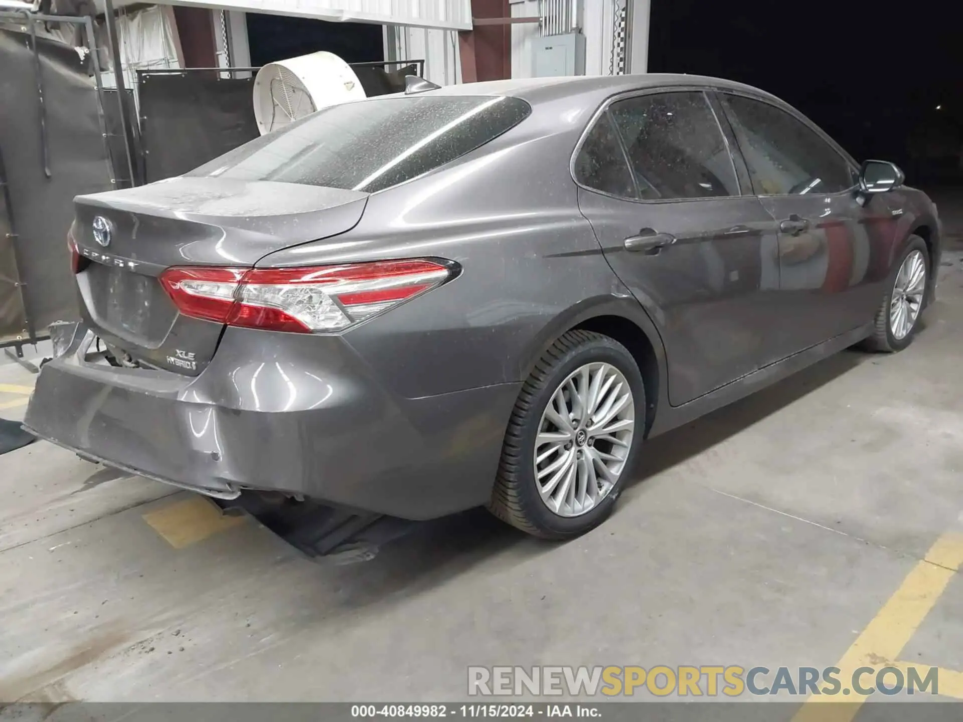 4 Photograph of a damaged car 4T1B21HK3KU010298 TOYOTA CAMRY HYBRID 2019
